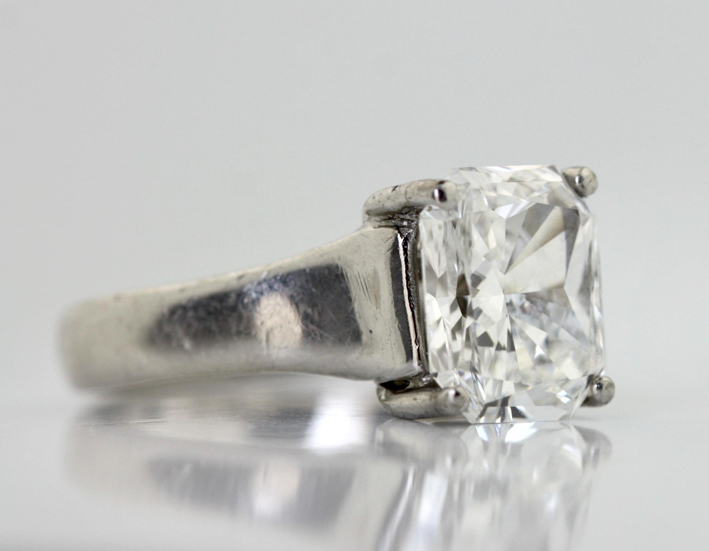 Women's or Men's Fine Diamond Ring For Sale