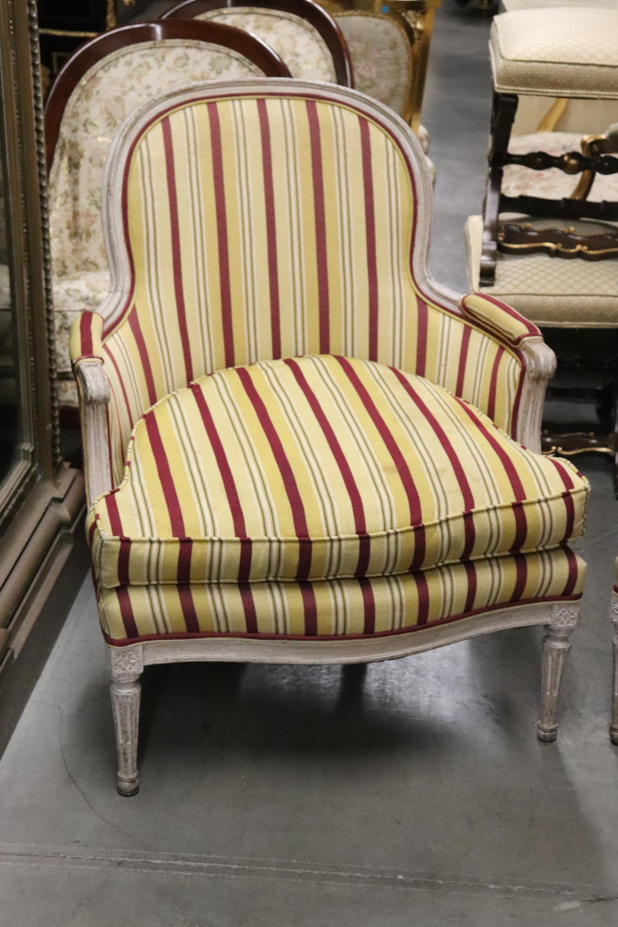 Fine Distressed Painted French Louis XVI Bergere Chairs Circa 1940 In Good Condition In Swedesboro, NJ
