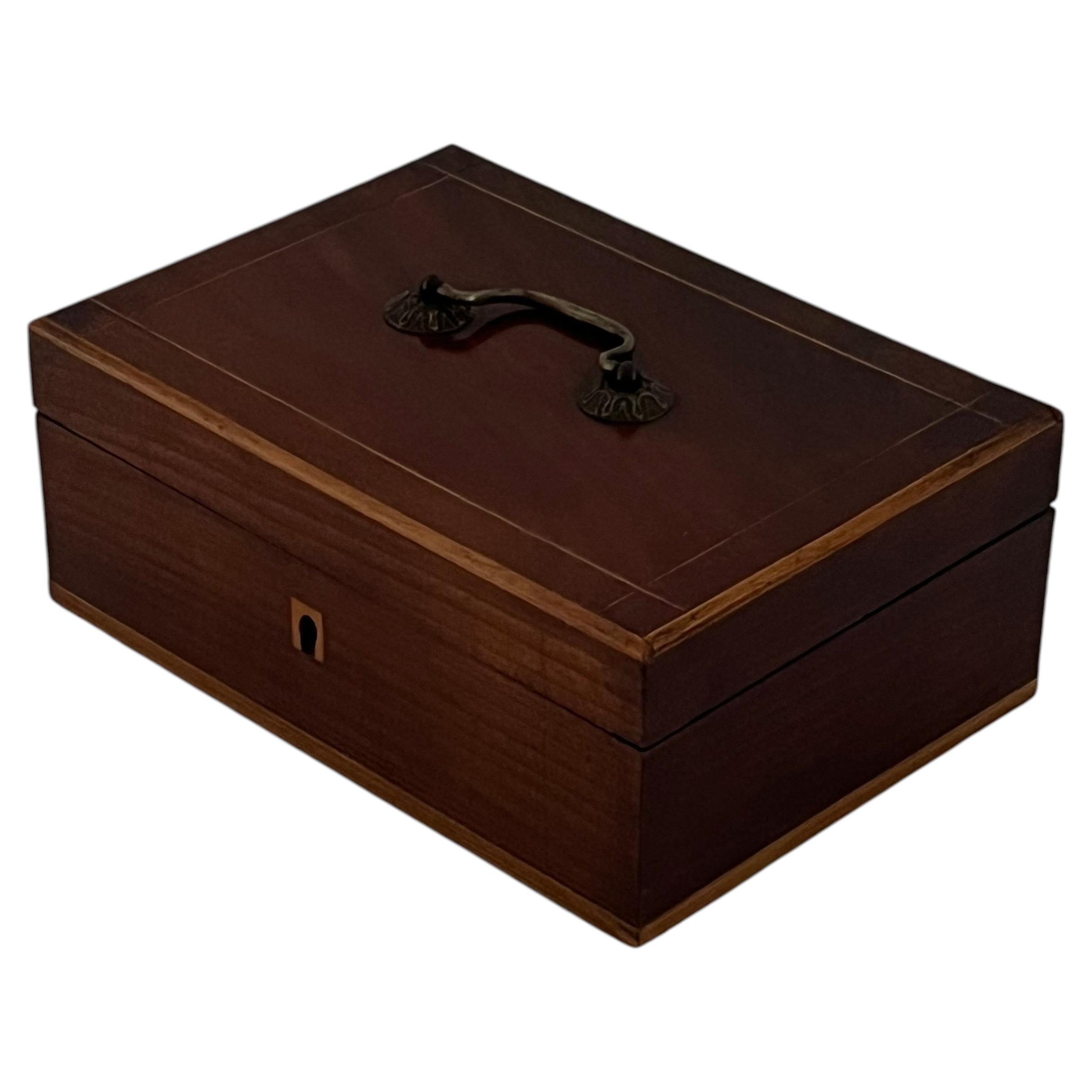 Fine Document Box of Walnut Inlaid and banded with satinwood, mid 19thC Ca 1840