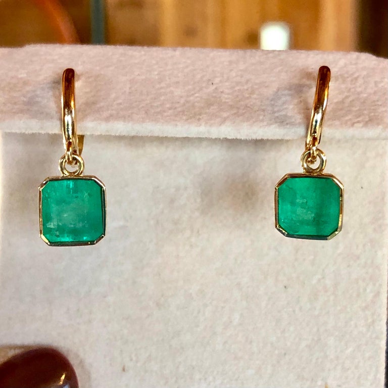 Emeralds Maravellous Drop 4.90 Carat Natural Colombian Emerald Earrings 18K For Sale 4