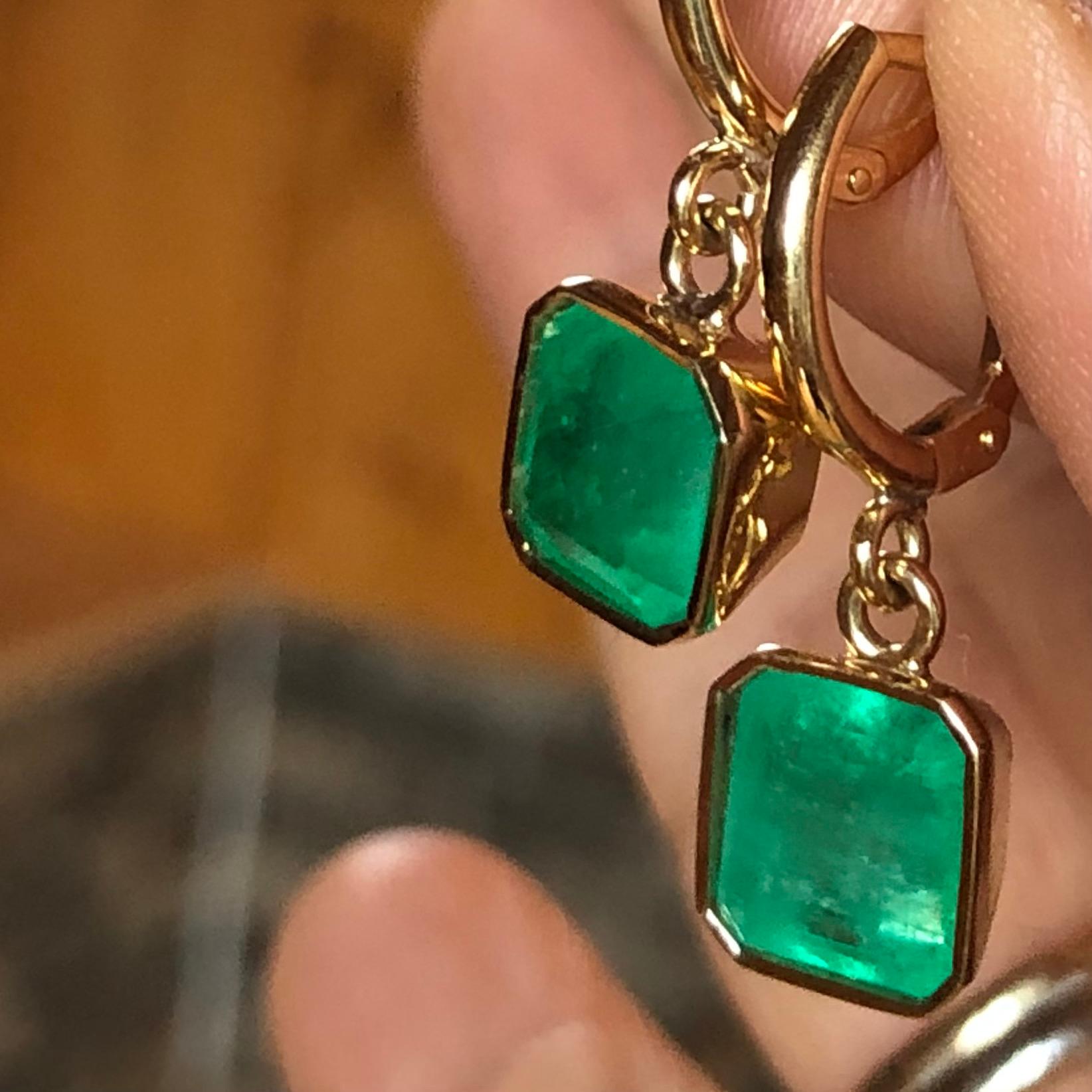 Contemporary Emeralds Maravellous Drop 4.90 Carat Natural Colombian Emerald Earrings 18K