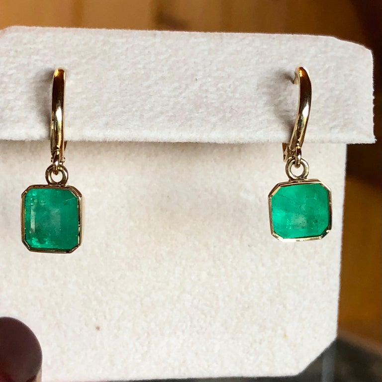 Emeralds Maravellous Drop 4.90 Carat Natural Colombian Emerald Earrings 18K In New Condition For Sale In Brunswick, ME