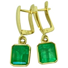 Fine Drop 4.00 Carat Colombian Emerald Earrings  18 Karat 