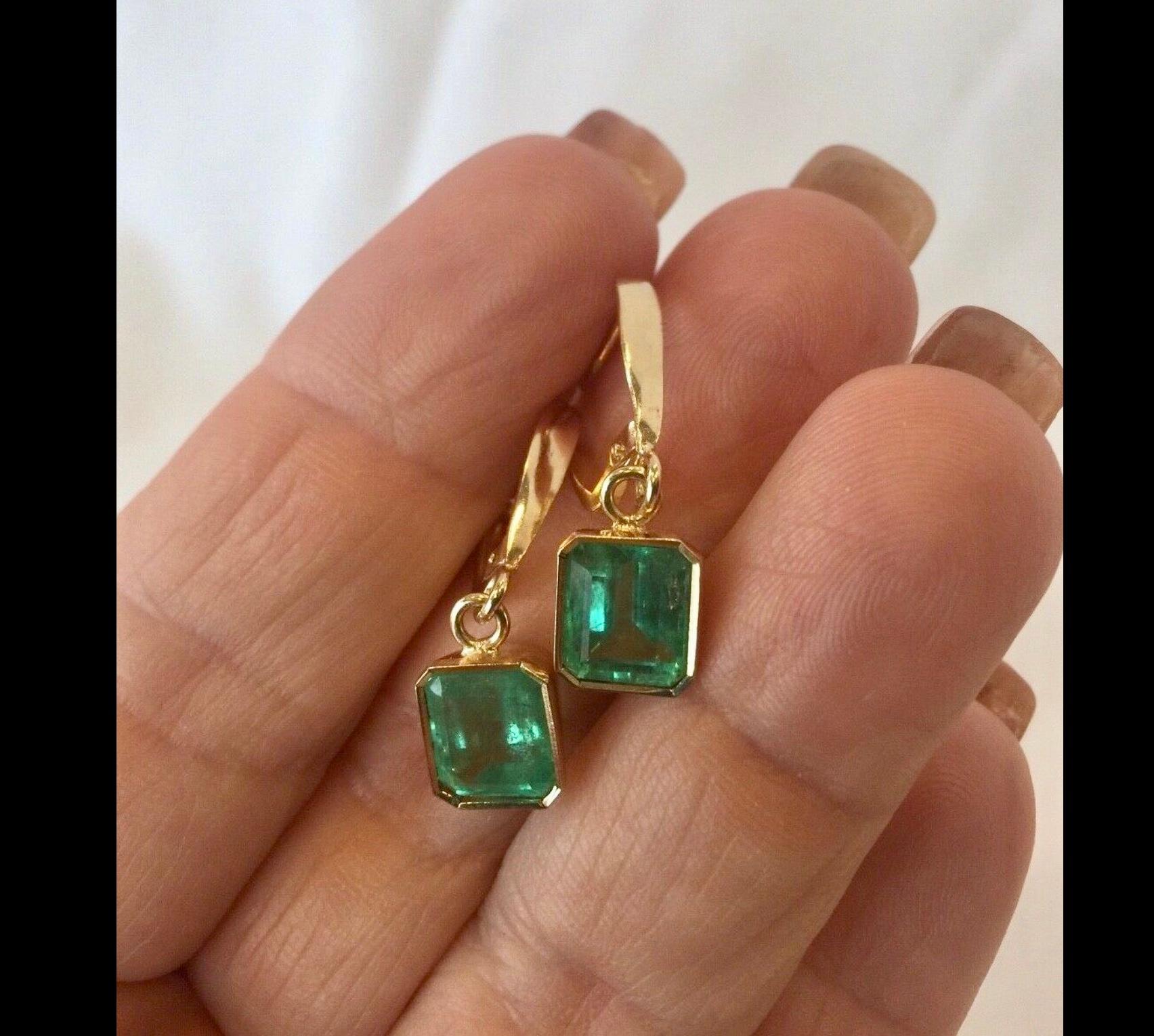 Contemporary Fine Drop 4.00 Carat Colombian Emerald Earrings  18 Karat 