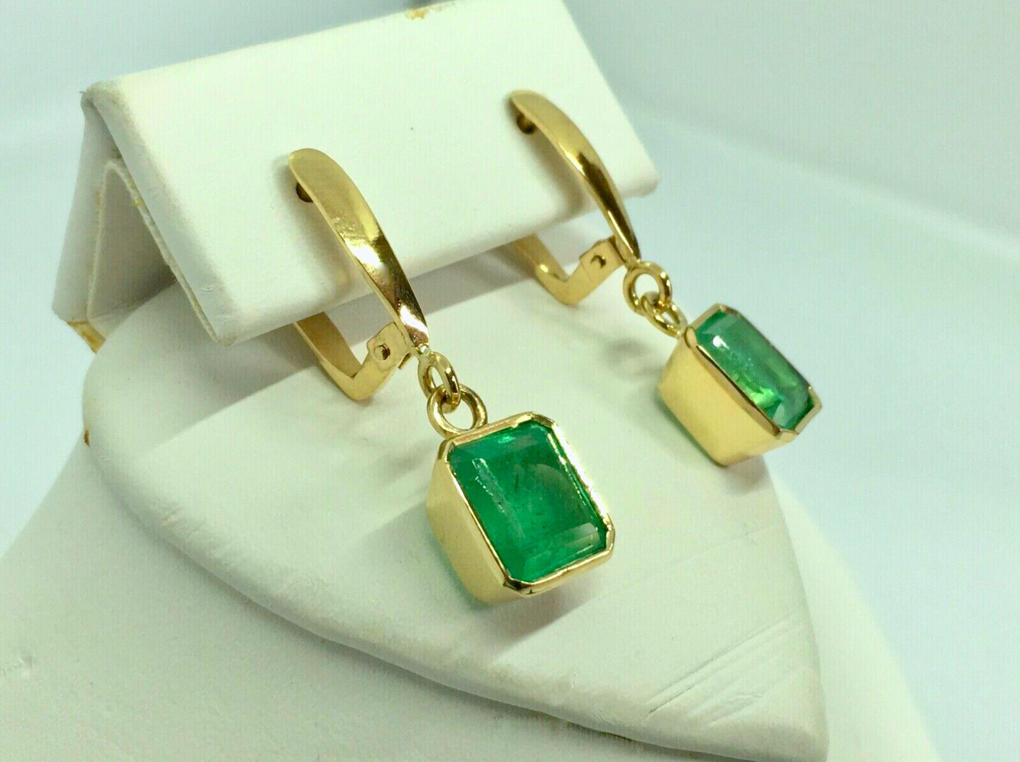 Women's Fine Drop 4.00 Carat Colombian Emerald Earrings  18 Karat 