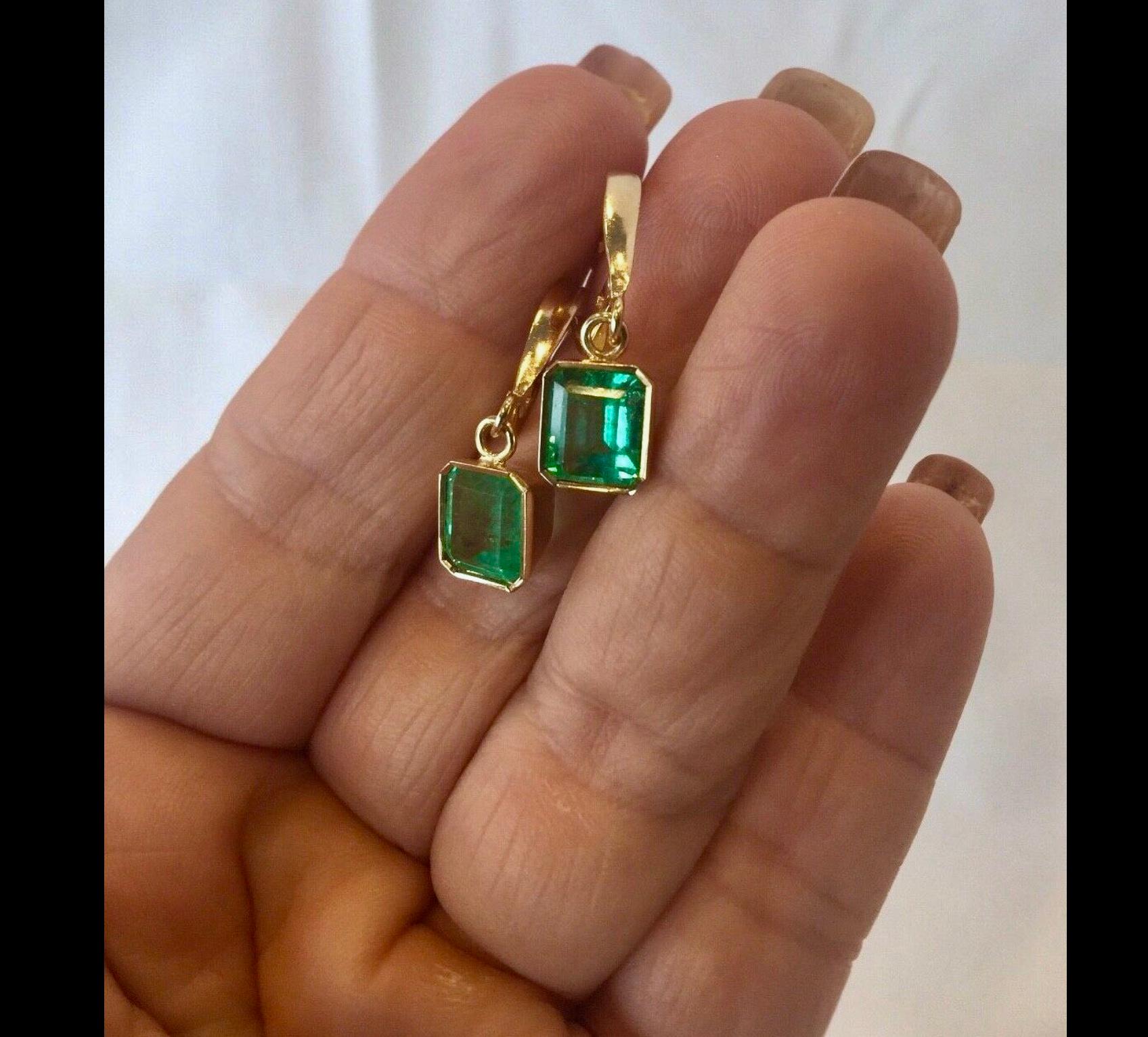 Fine Drop 4.00 Carat Colombian Emerald Earrings  18 Karat  1