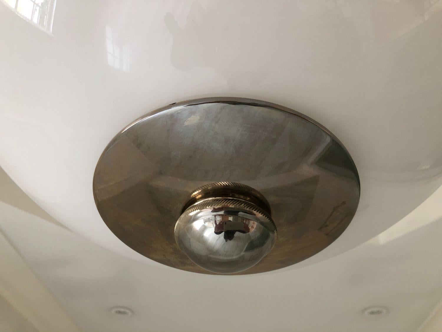 Poli Lampe à suspension moderne à globe en nickel poli de E. F. Chapman, confort visuel en vente