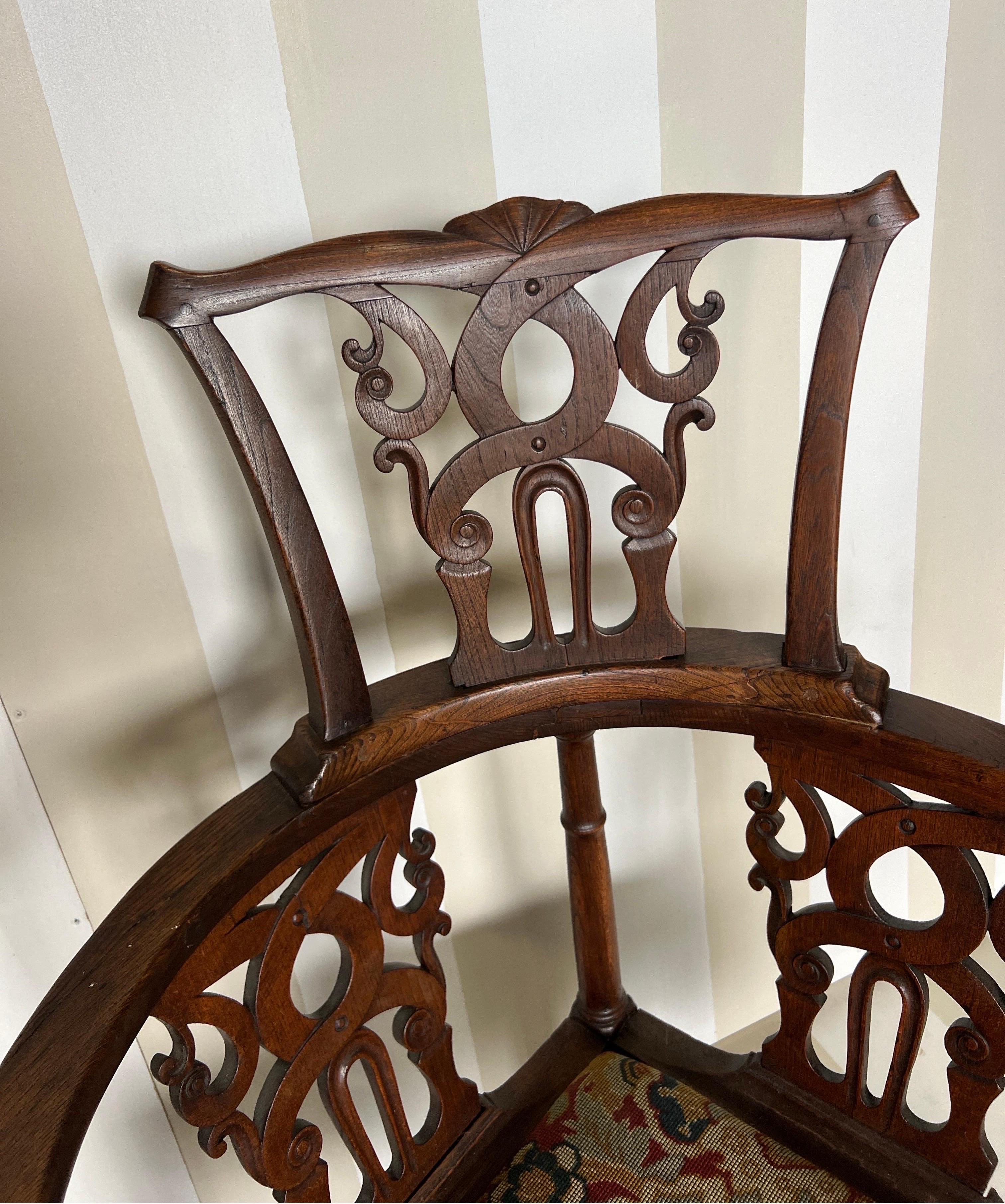 Fine Early 18th Century Georgian Carved Oak and Elm Corner Chair. Great proportions, color and carving. 