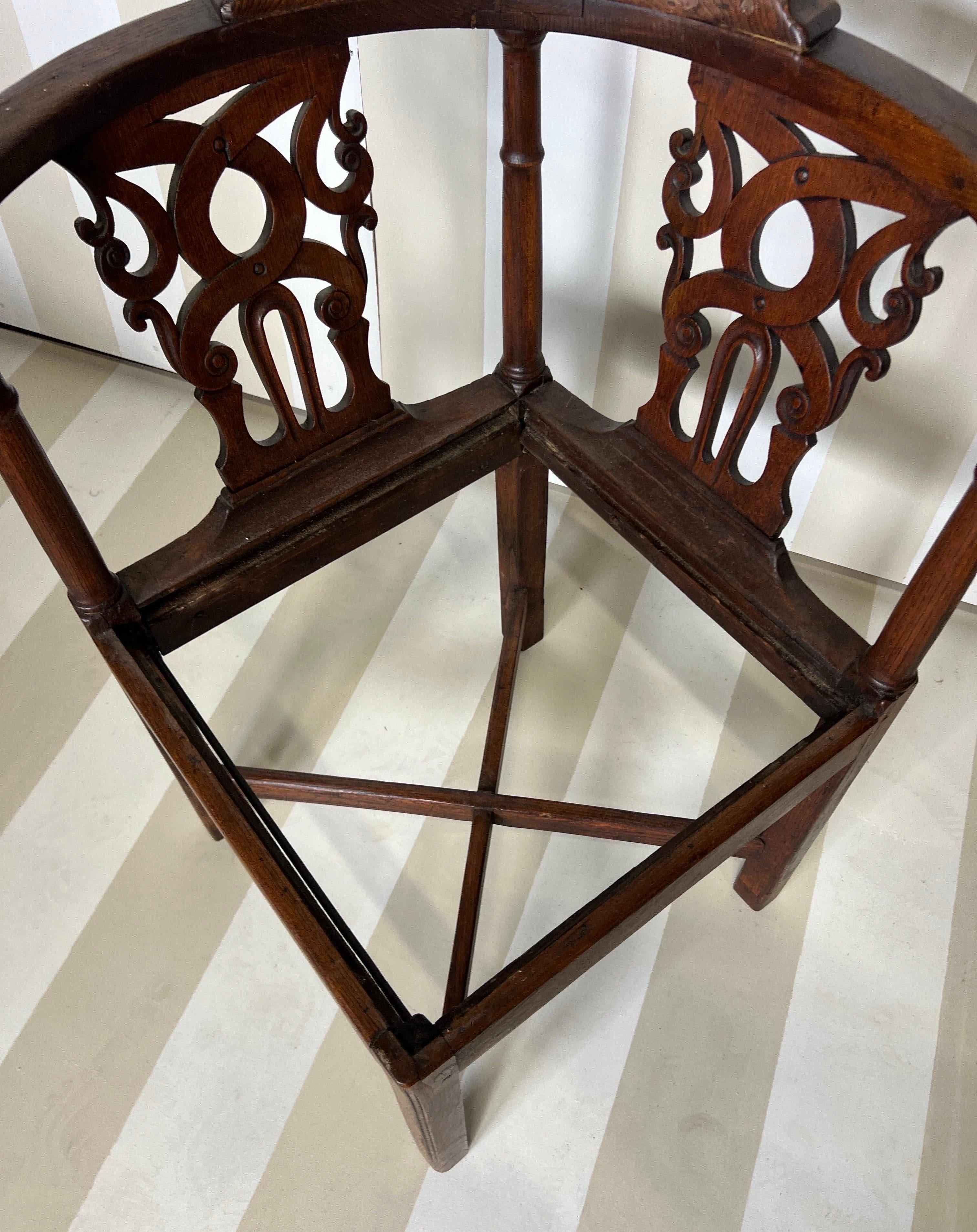 Fine Early 18th Century Georgian Carved Oak and Elm Corner Chair 3