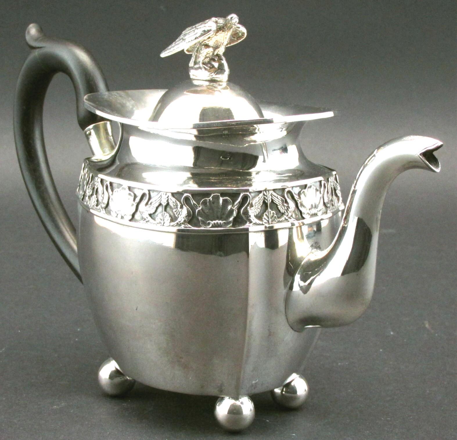 Neoklassizistische Silberteekanne aus dem frühen 19. Jahrhundert, wahrscheinlich russisch, um 1825 (Handgefertigt)