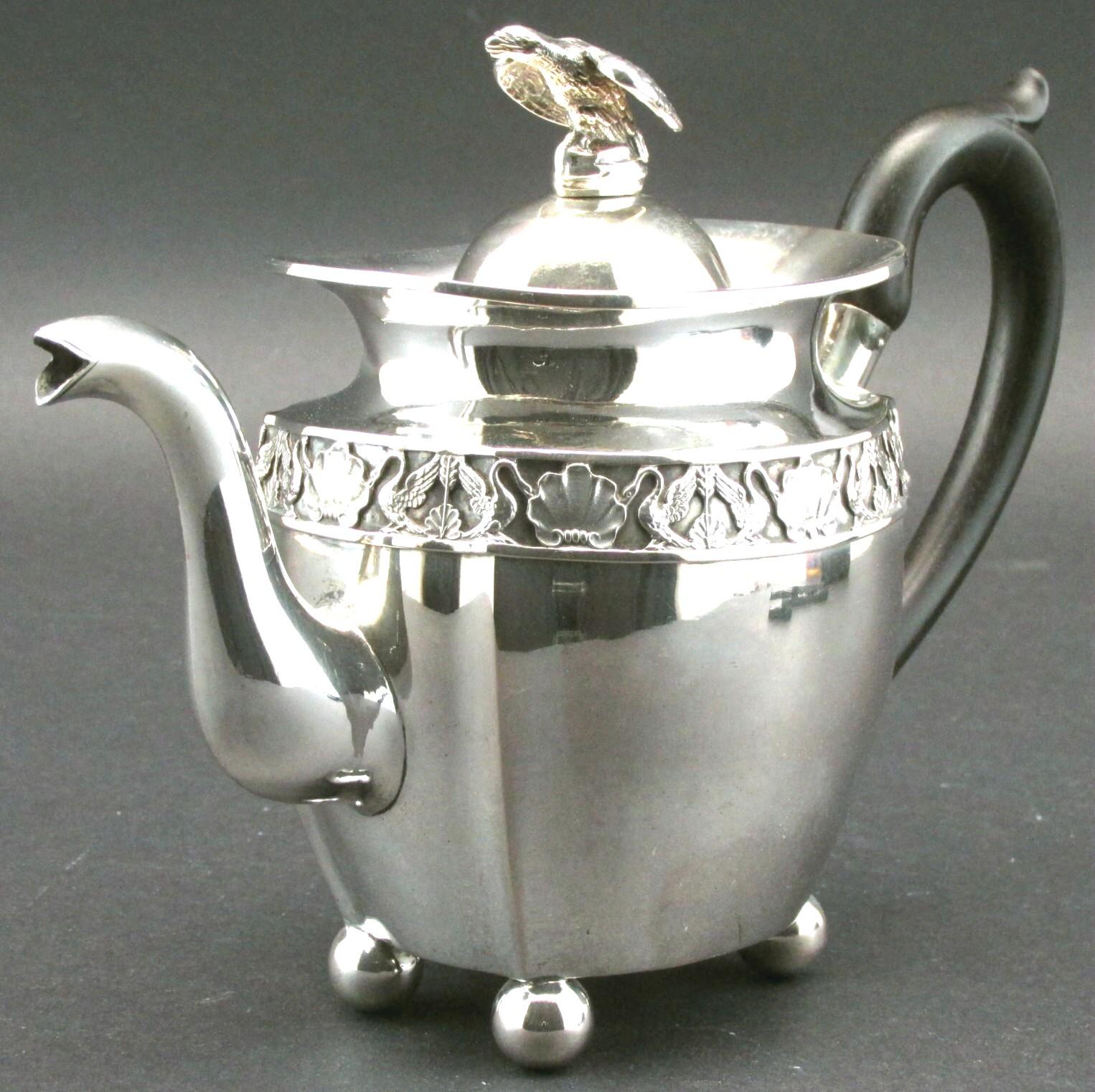 Fine Early 19th Century Neoclassical Silver Teapot, Probably Russian Circa 1825 In Good Condition For Sale In Ottawa, Ontario