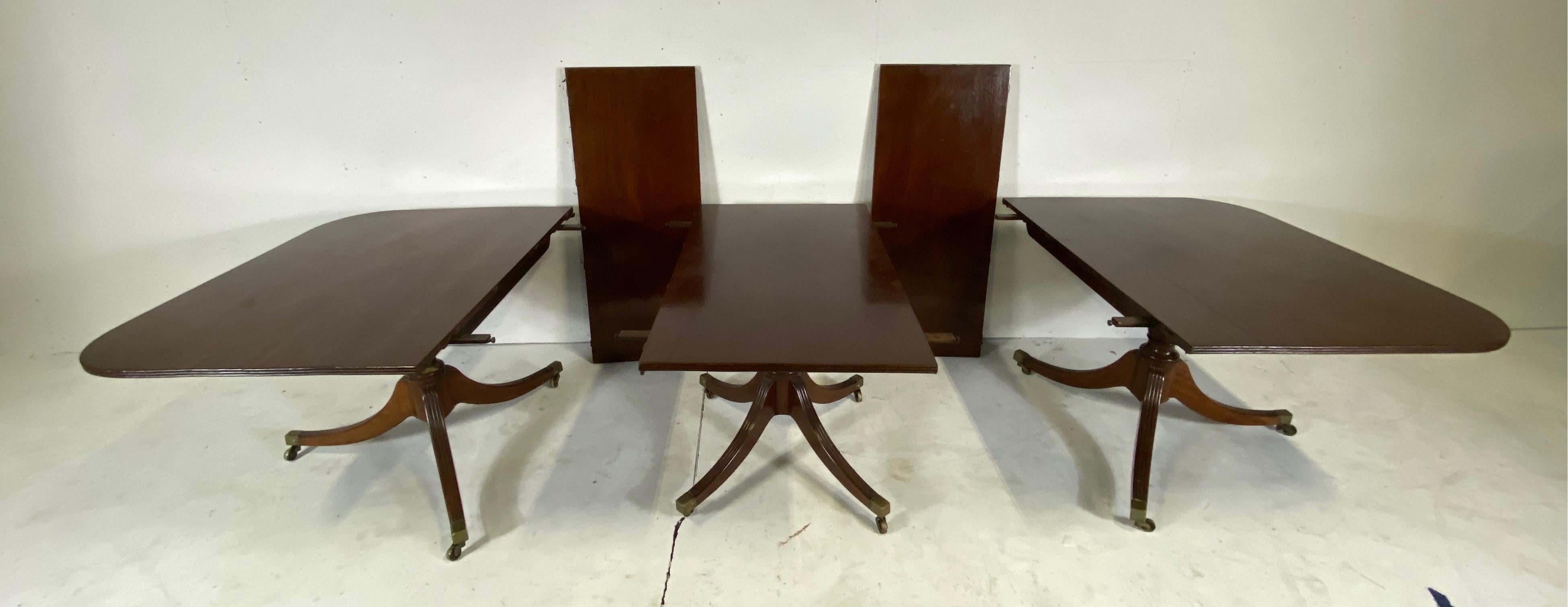Fine Early 19th Century English Mahogany Triple Pedestal Dining Table 5