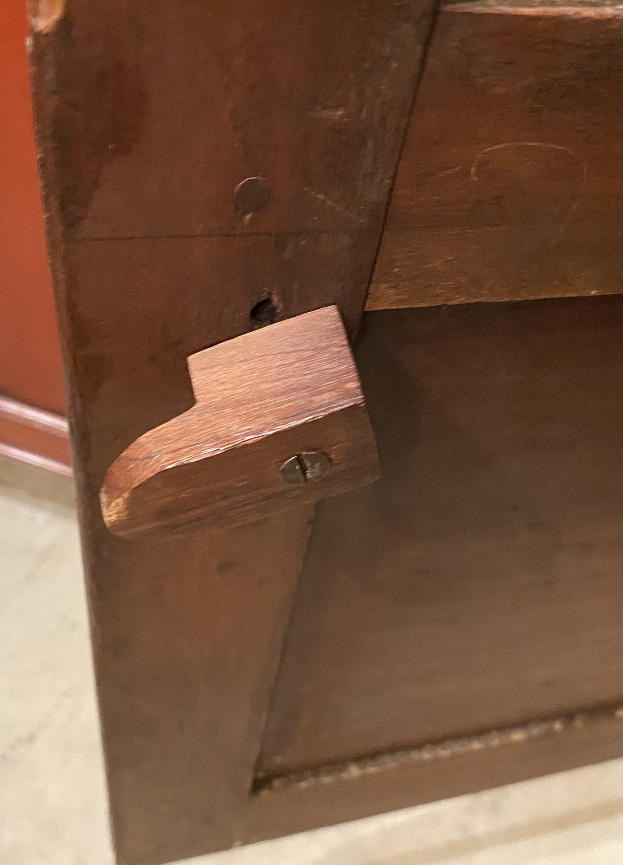 Raffinata credenza ad angolo con anta ad arco di Feder Mid Atlantic dell'inizio del 19° secolo in vendita 3