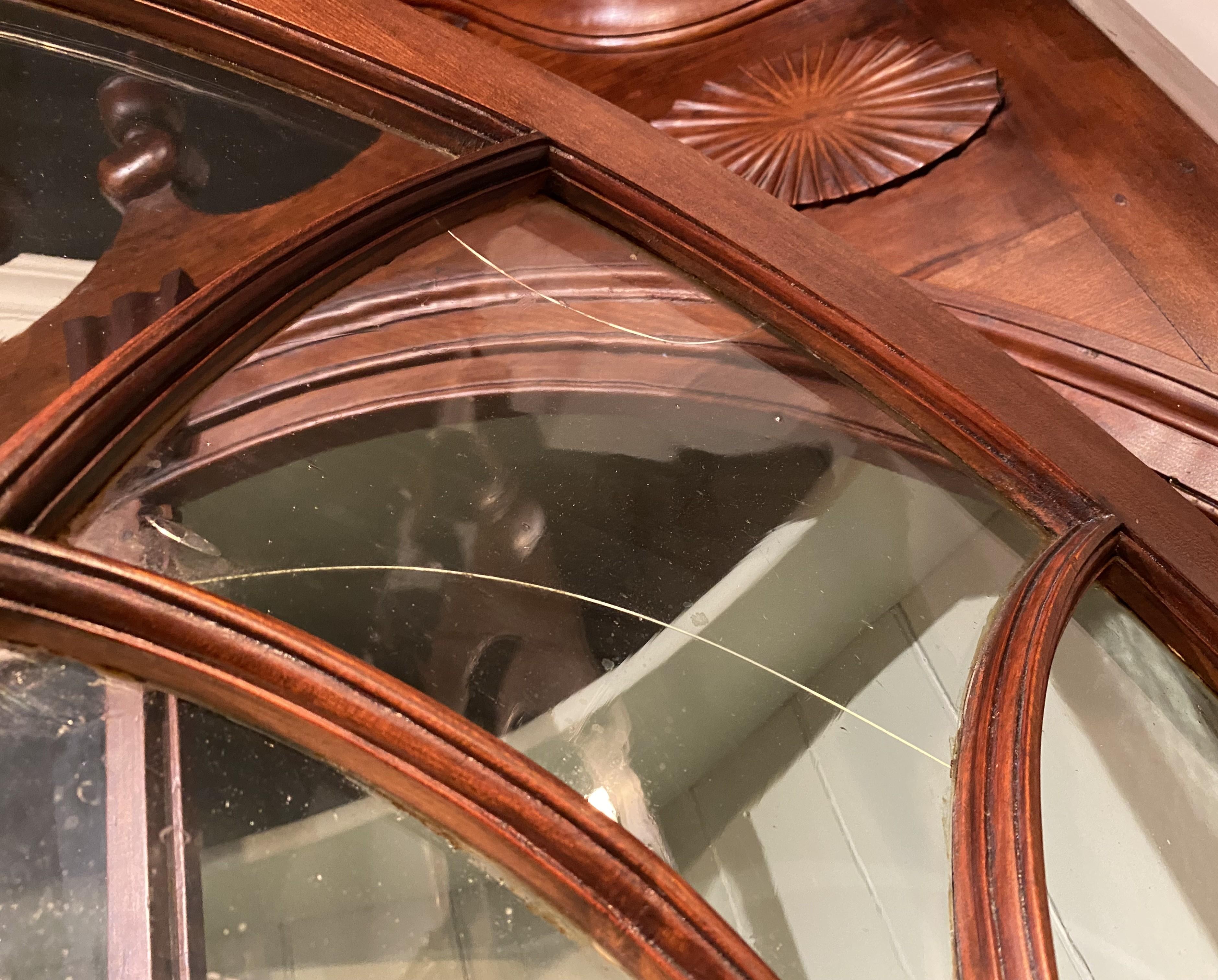 Raffinata credenza ad angolo con anta ad arco di Feder Mid Atlantic dell'inizio del 19° secolo in vendita 5