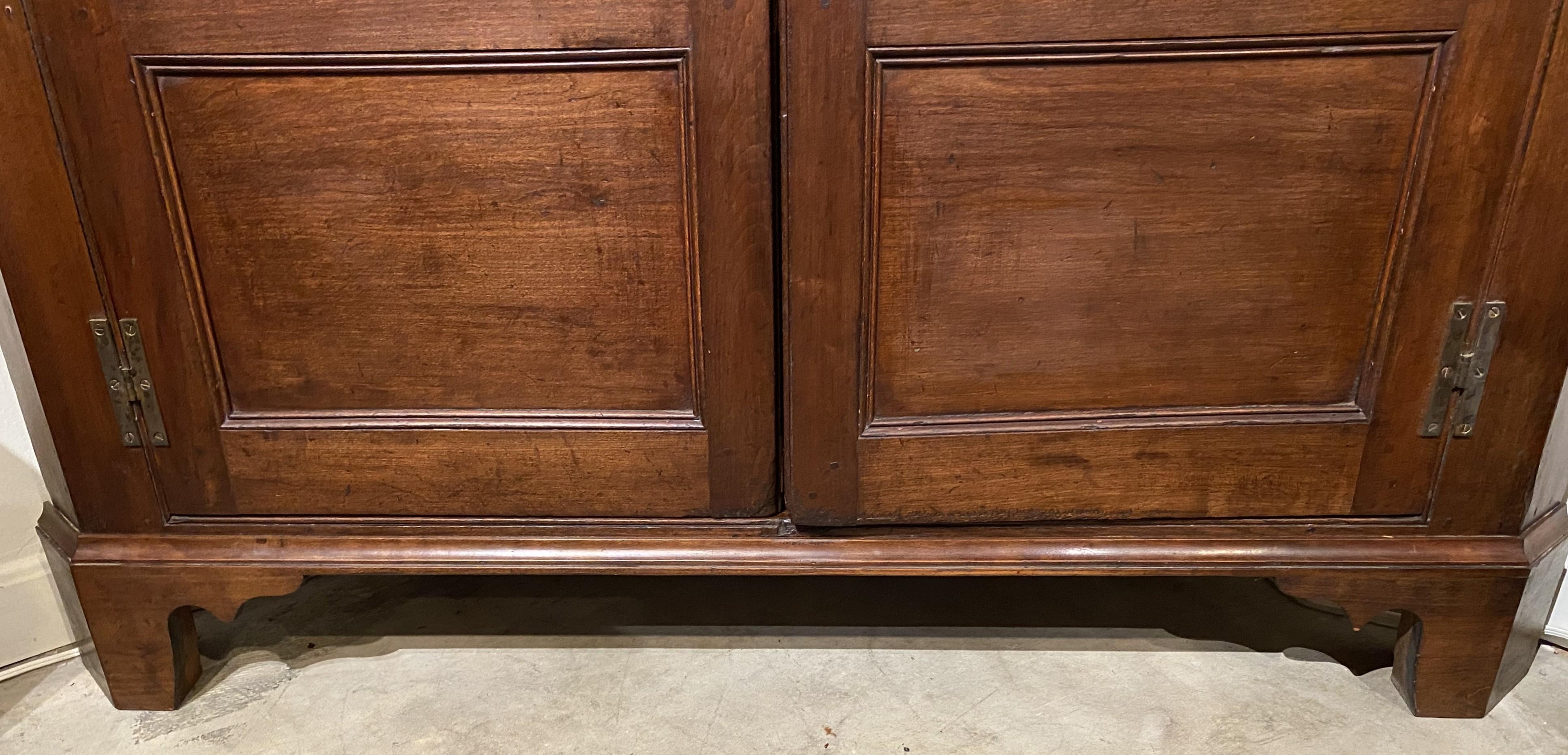 Raffinata credenza ad angolo con anta ad arco di Feder Mid Atlantic dell'inizio del 19° secolo in vendita 8