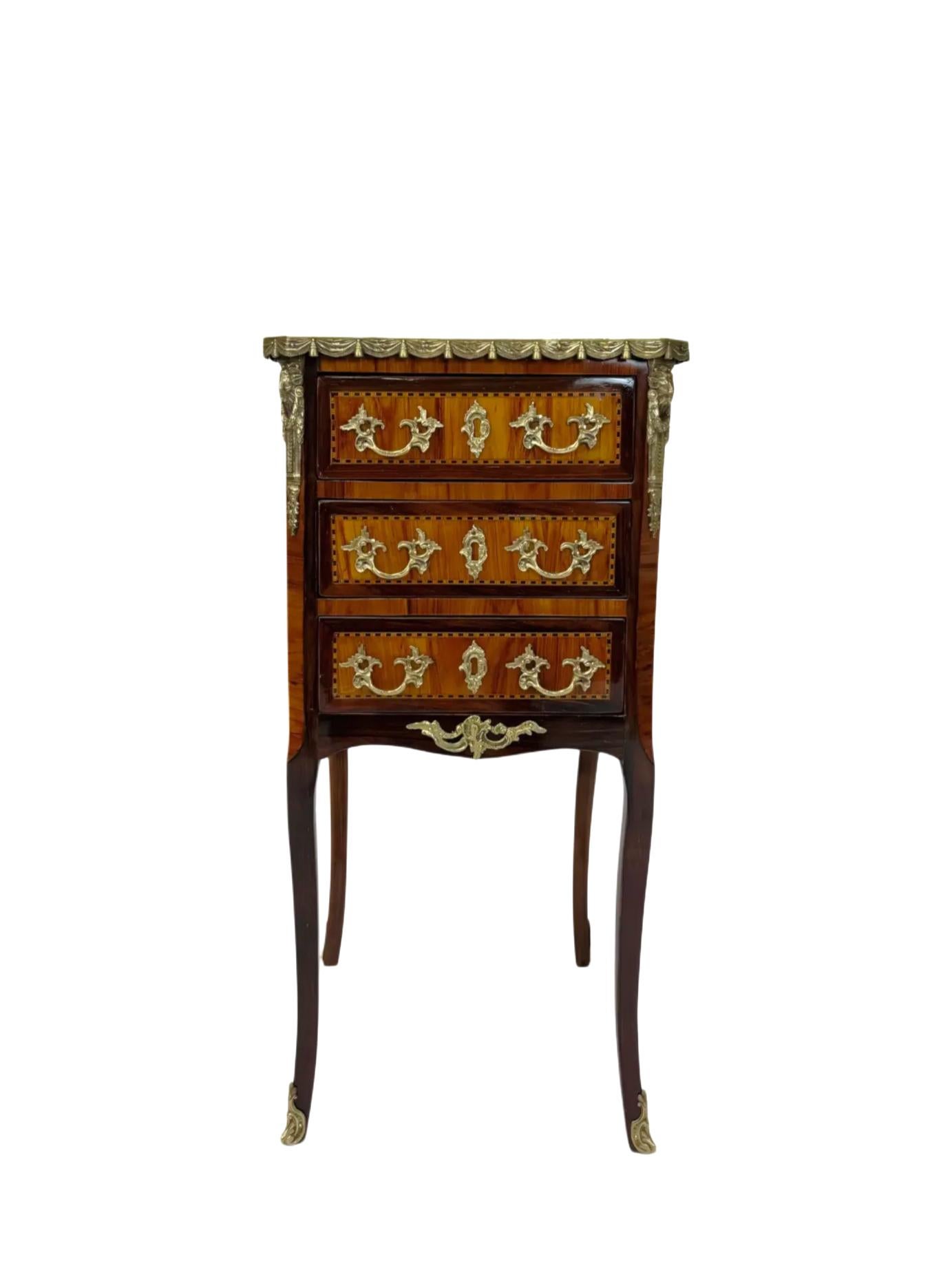 Fine Early 19th-Century Louis XVI Style Marquetry Chiffonnière For Sale