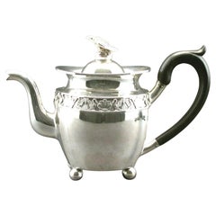 Neoklassizistische Silberteekanne aus dem frühen 19. Jahrhundert, wahrscheinlich russisch, um 1825