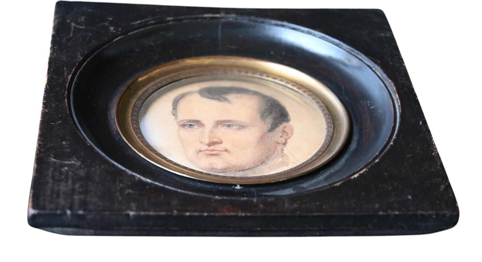 Feine Porträtminiatur von Napoleon Bonaparte aus dem frühen 19. Jahrhundert (Empire) im Angebot
