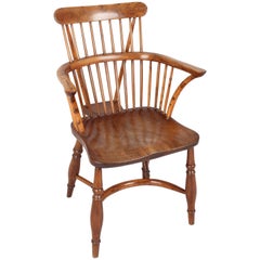 Antique Fine Early 19th Century Yew wood Comb-Back Windsor Armchair of Good Color