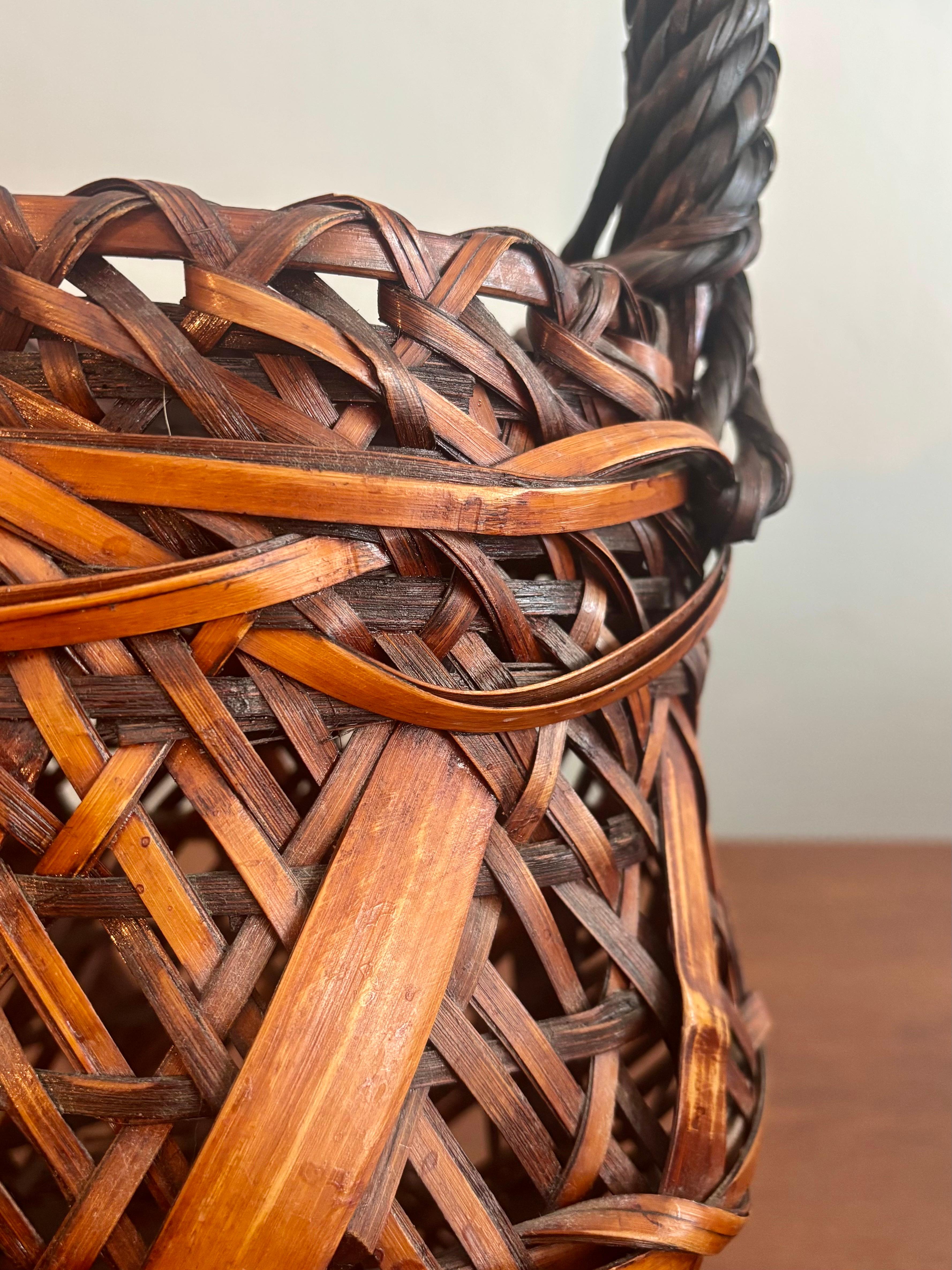 Fine Early 20th C. Japanese Bamboo Ikebana Basket In Good Condition For Sale In Boynton Beach, FL