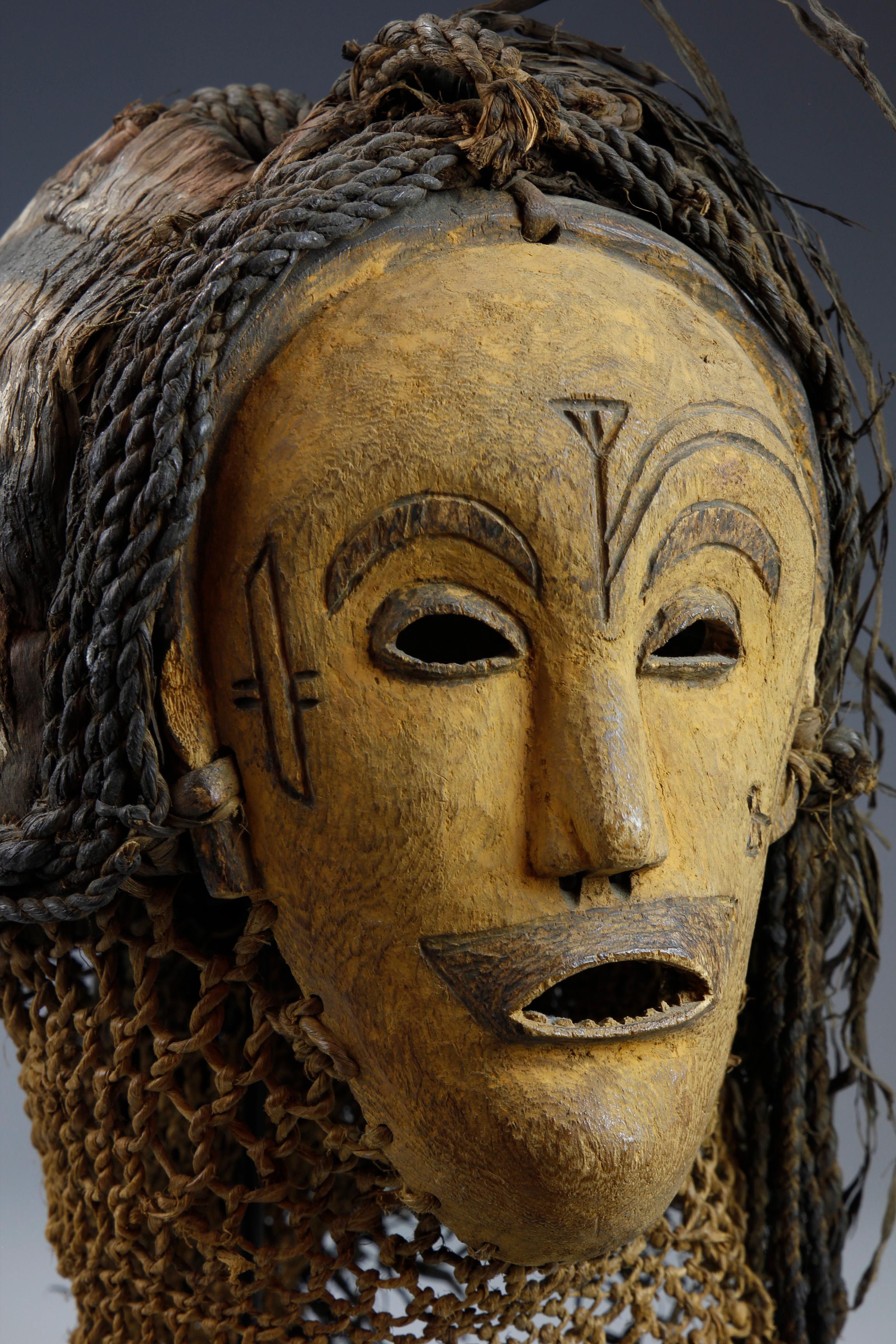 Tribal Fine Early 20th Century Chokwe Mask (Ex Afrika Museum Collection) For Sale