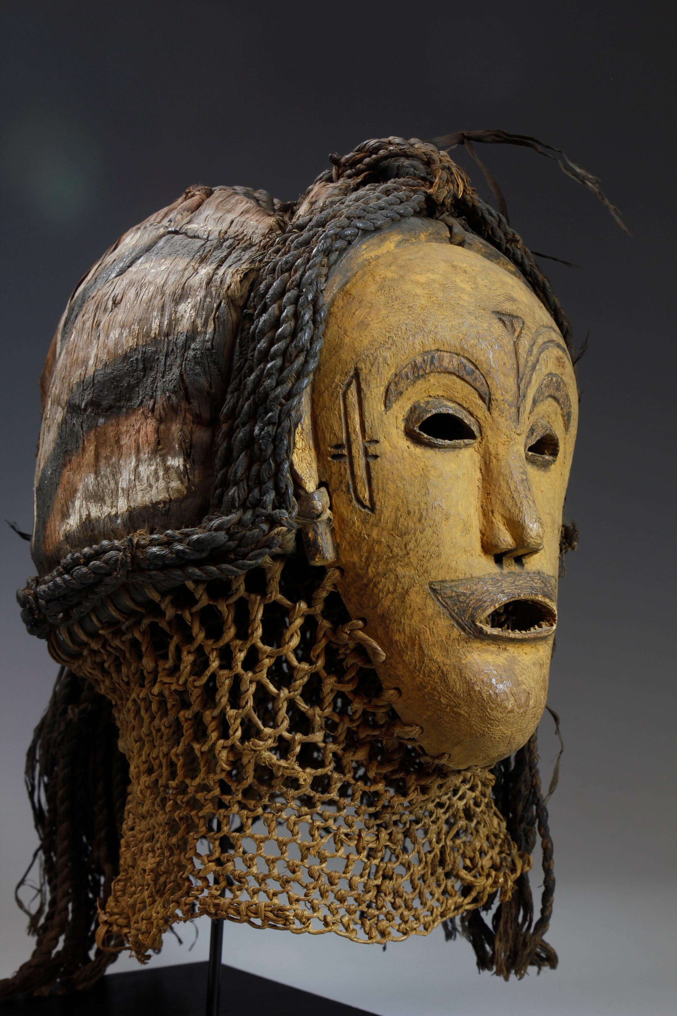 Angolan Fine Early 20th Century Chokwe Mask (Ex Afrika Museum Collection) For Sale