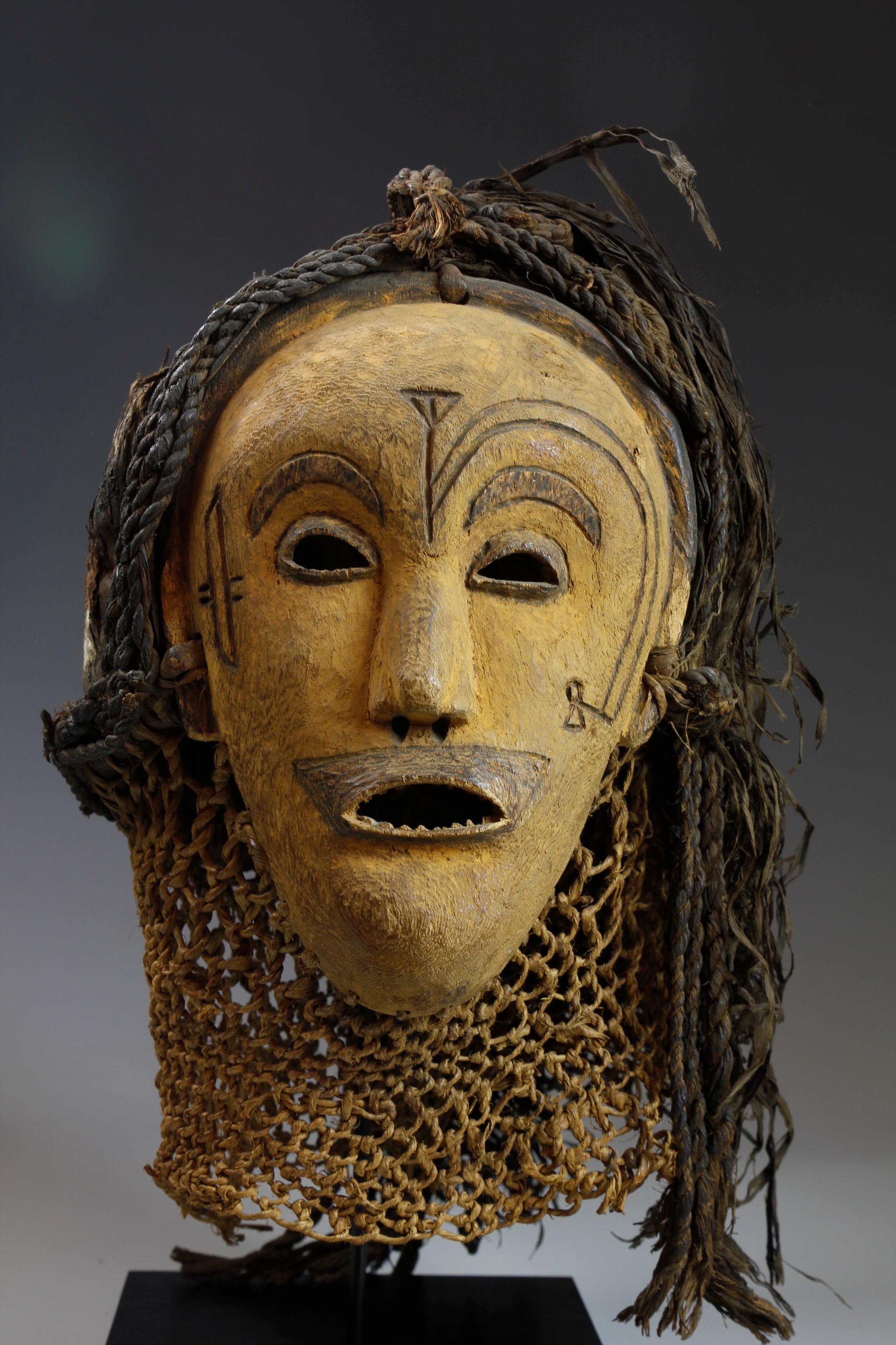 Carved Fine Early 20th Century Chokwe Mask (Ex Afrika Museum Collection) For Sale