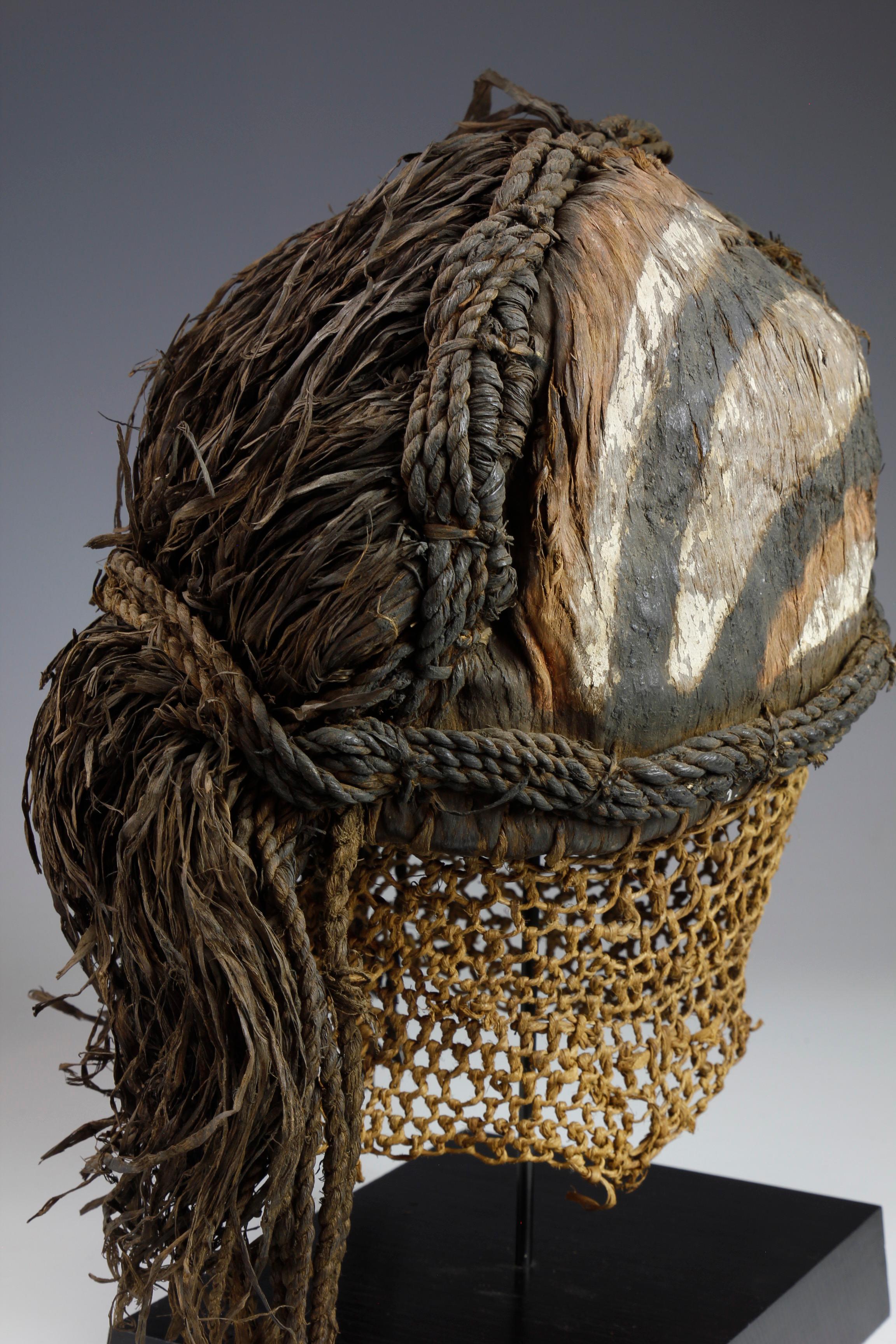Milieu du XXe siècle Masque Chokwe du début du 20e siècle (collection du musée Africa) en vente