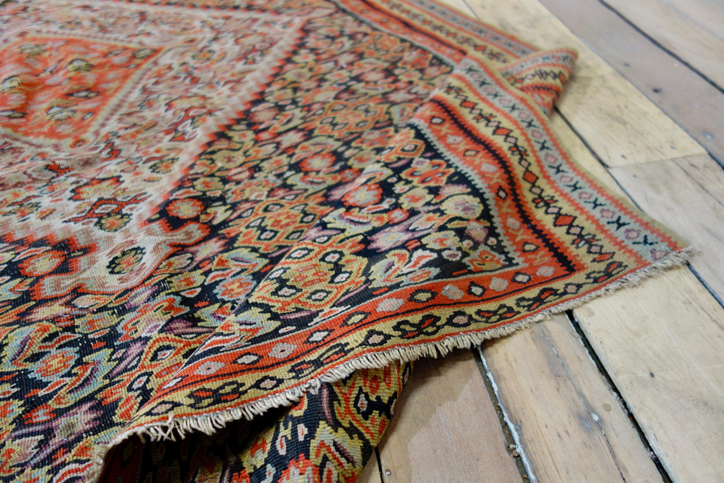 Tapis Kilim Senneh raffiné du début du XXe siècle en vente 3