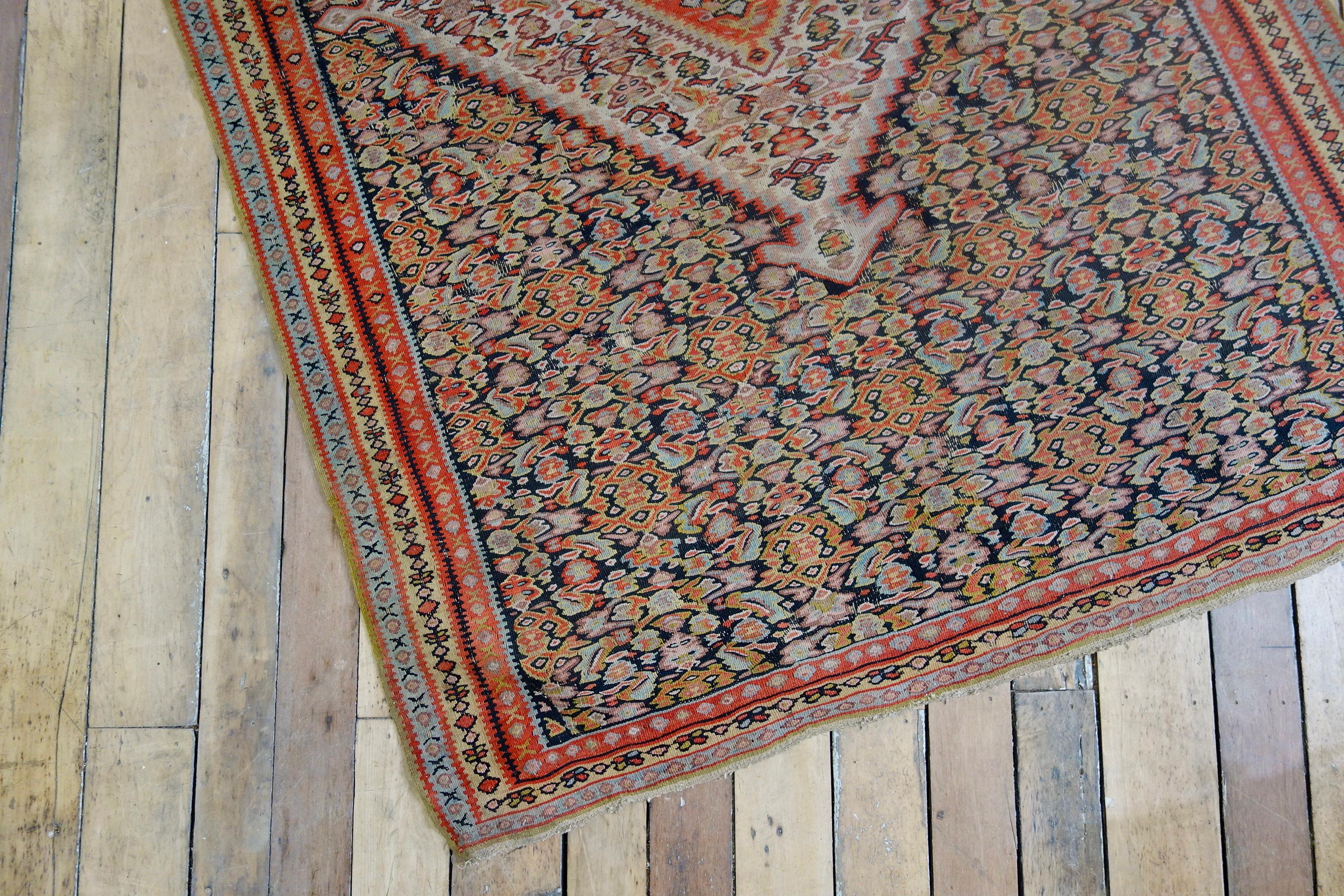 Tapis Kilim Senneh raffiné du début du XXe siècle Bon état - En vente à Basingstoke, Hampshire