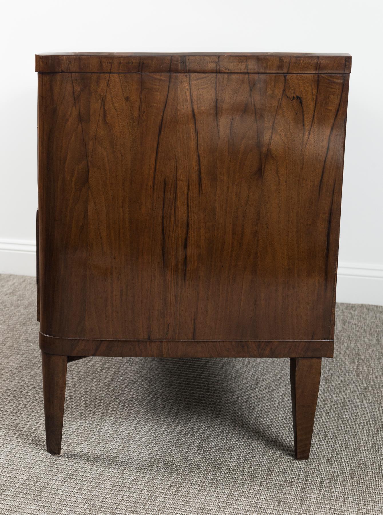 Fine Early Biedermeier Walnut Chest of Drawers In Good Condition For Sale In Westport, CT