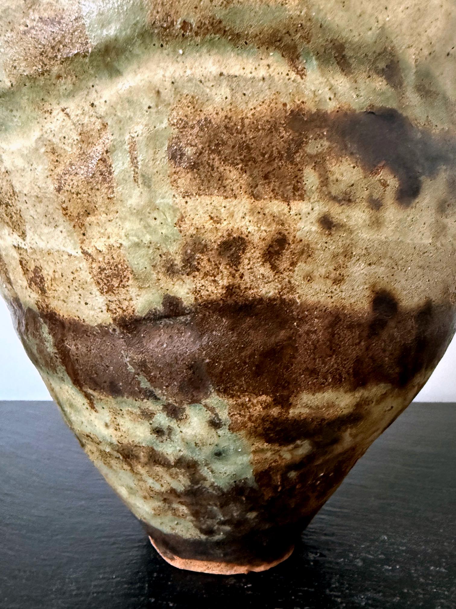 Vase en céramique sculpturale anciennement construit à la main par Ewen Henderson en vente 6