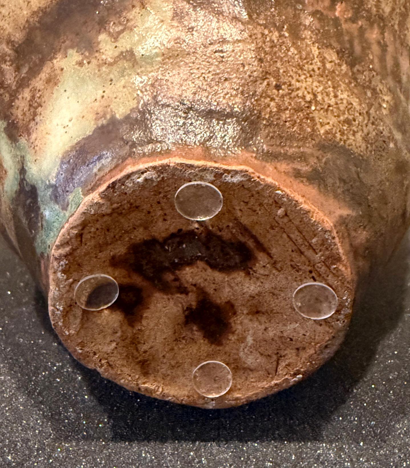 Vase en céramique sculpturale anciennement construit à la main par Ewen Henderson en vente 7