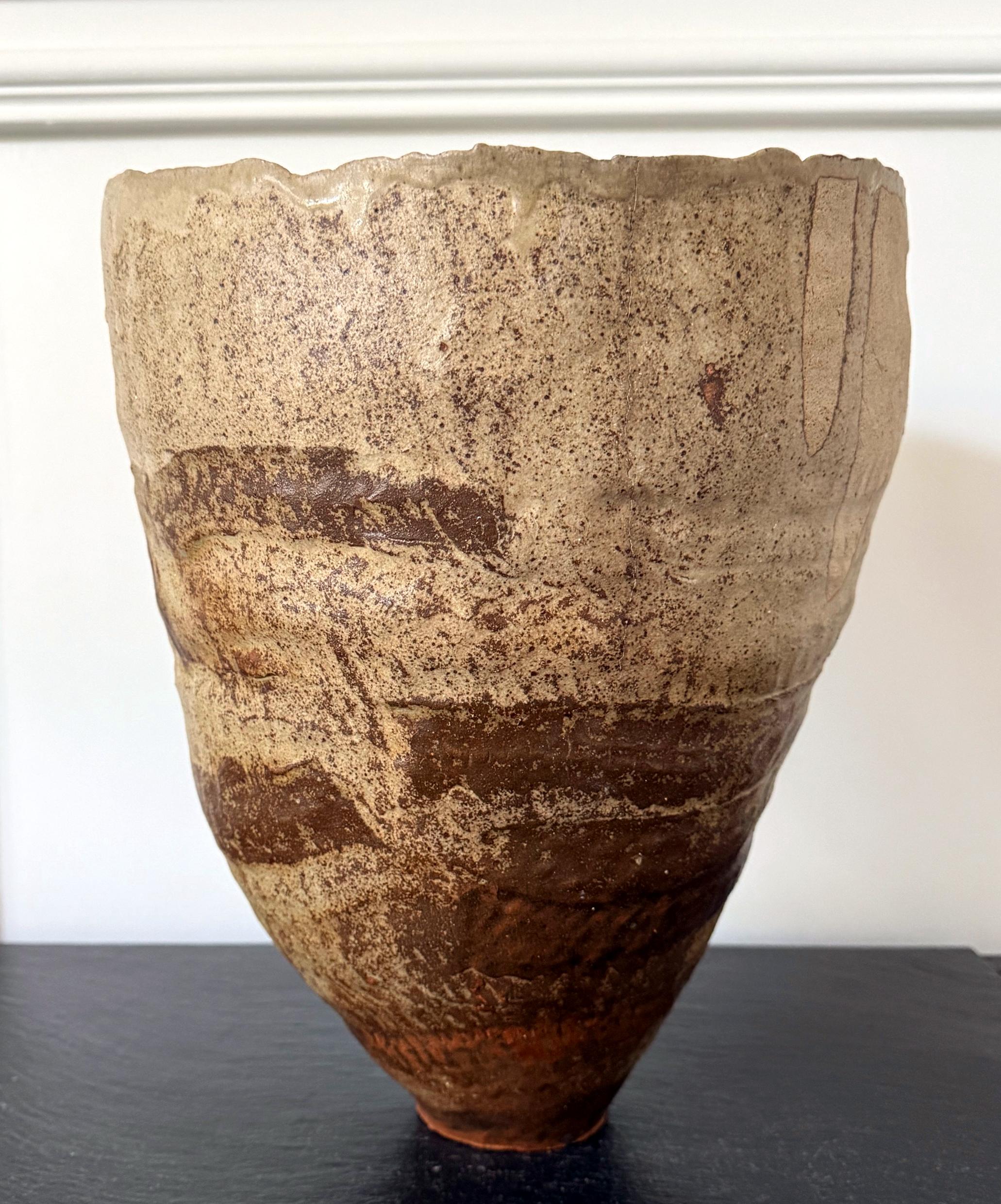 Vase en céramique sculpturale anciennement construit à la main par Ewen Henderson Bon état - En vente à Atlanta, GA
