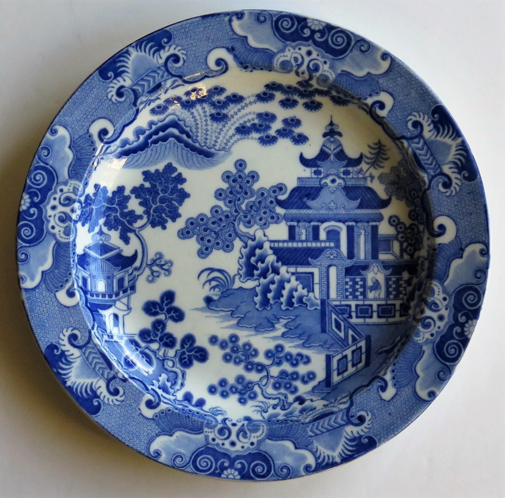 English Fine Early Spode Pearlware Plate Blue and White Pagoda Pattern, circa 1805