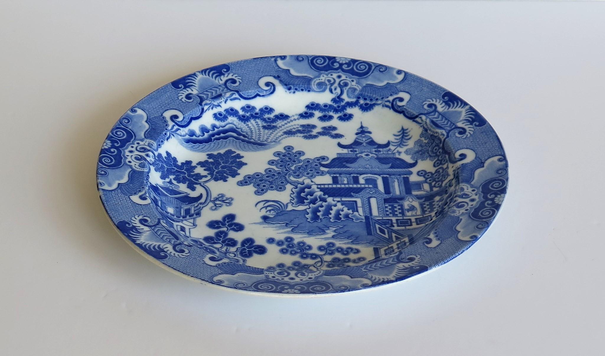 Glazed Fine Early Spode Pearlware Plate Blue and White Pagoda Pattern, circa 1805