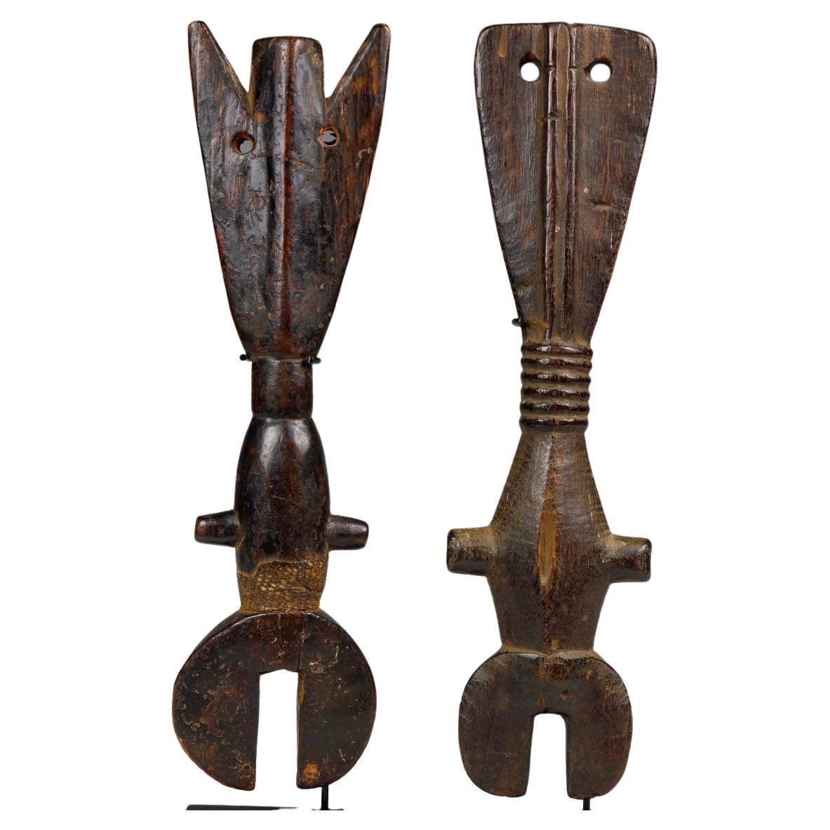 Pareja de Flautas Antropomorfas Bamileke "Reunidas" de 1930, Camerún en venta