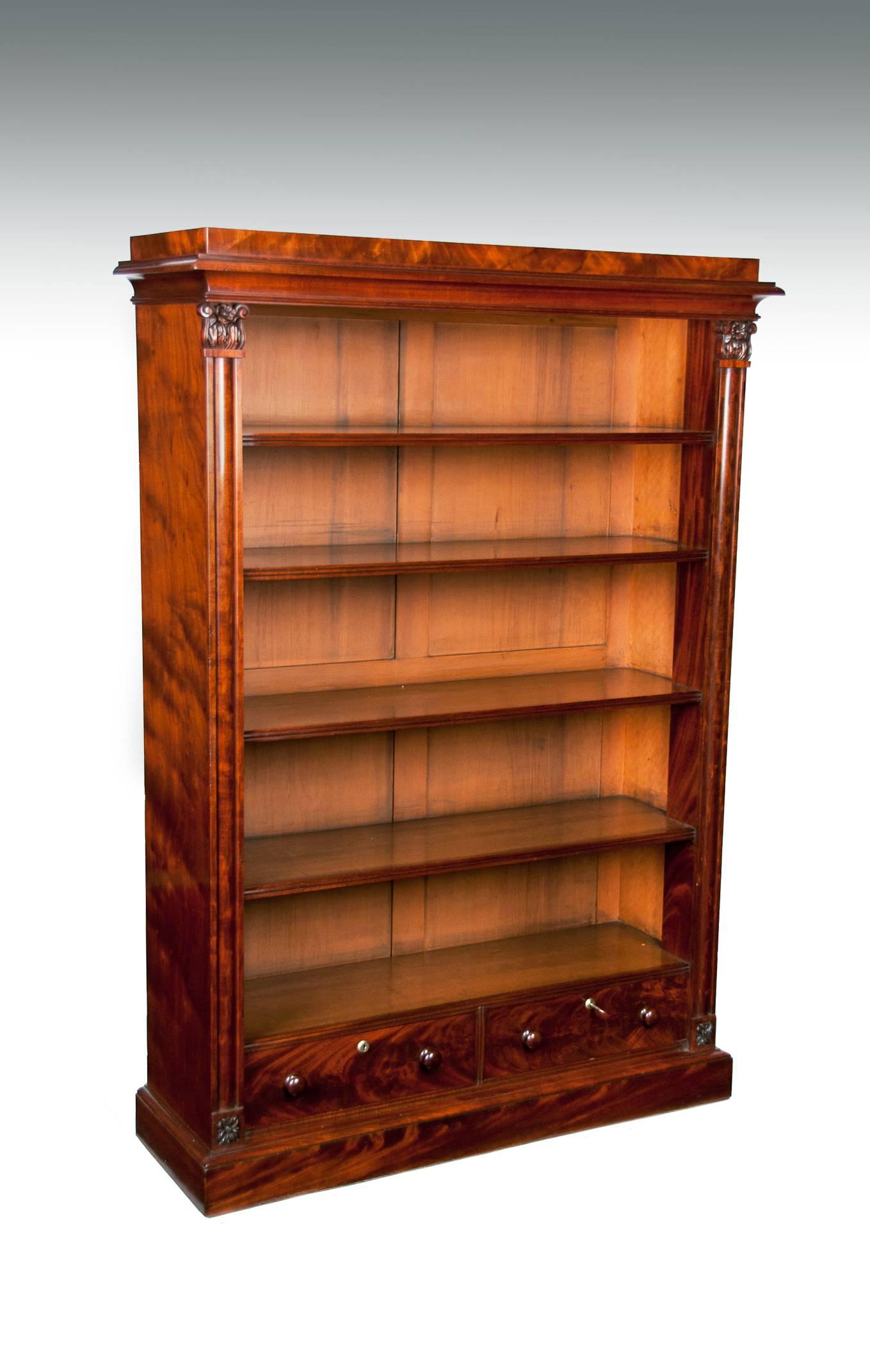 A fine quality 19th century early Victorian flame mahogany open bookcase – bookshelves, circa 1840.

Having a flame mahogany veneered rectangular top above a shaped moulded cornice supported by pilaster columns with carved foliate capitals