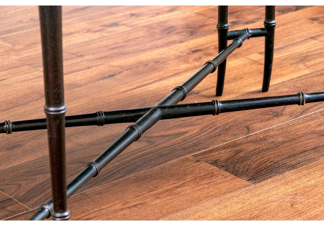 Mesa Cocktail Ovalada Ebonizada Faux Bambú By Hickory Chair en venta 9