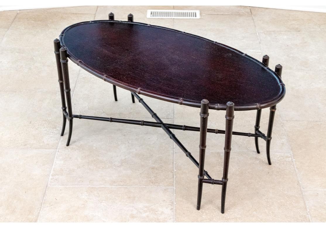Mesa Cocktail Ovalada Ebonizada Faux Bambú By Hickory Chair en Bastante bueno estado para la venta en Bridgeport, CT