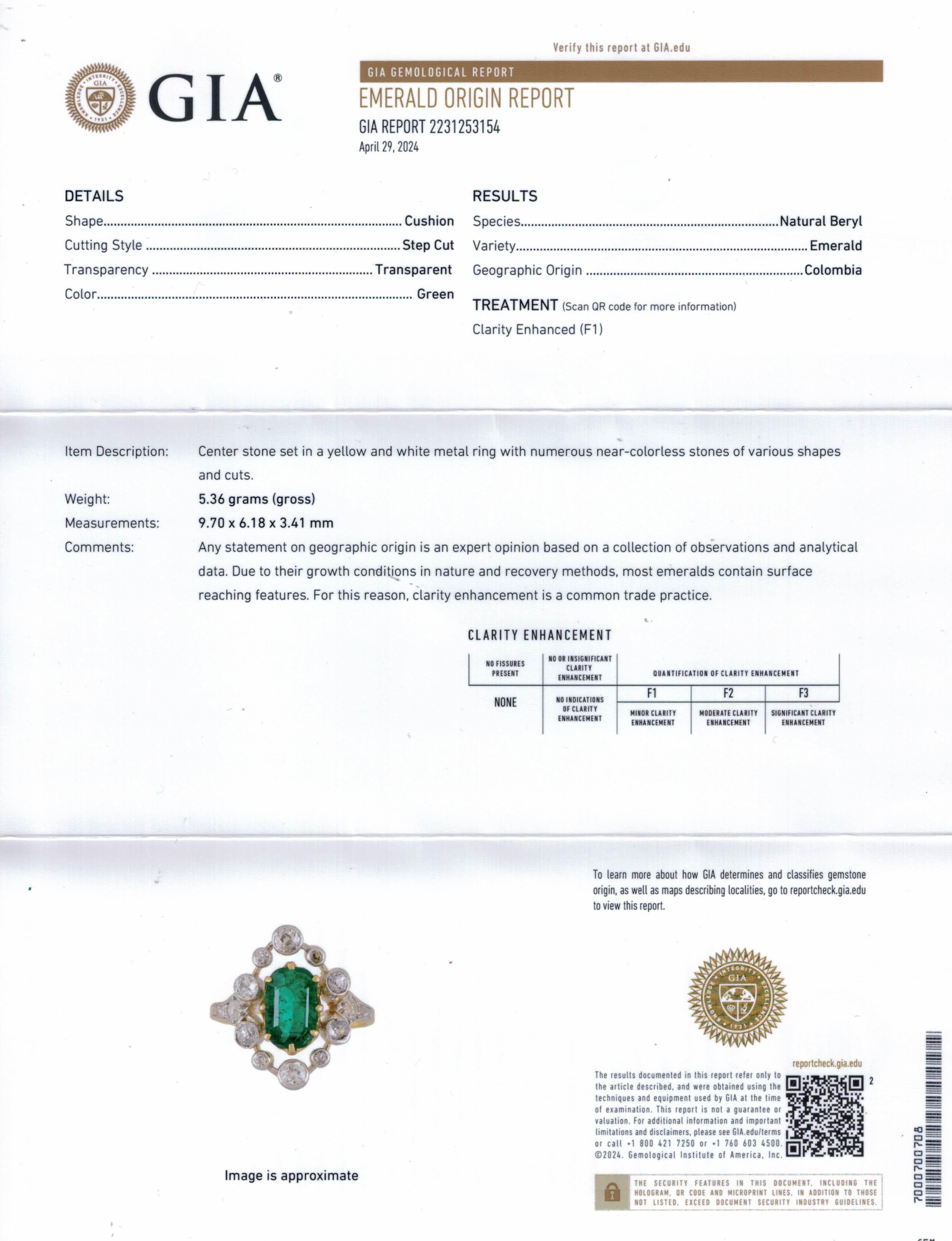 Fino anillo eduardiano de platino de 18 quilates con esmeralda verde COLOMBIA GIA de 3,28 quilates y diamante talla europea VIEJO.
Un brillante zafiro redondo facetado de color azul arándano está acompañado al este y al oeste y al norte y al sur por