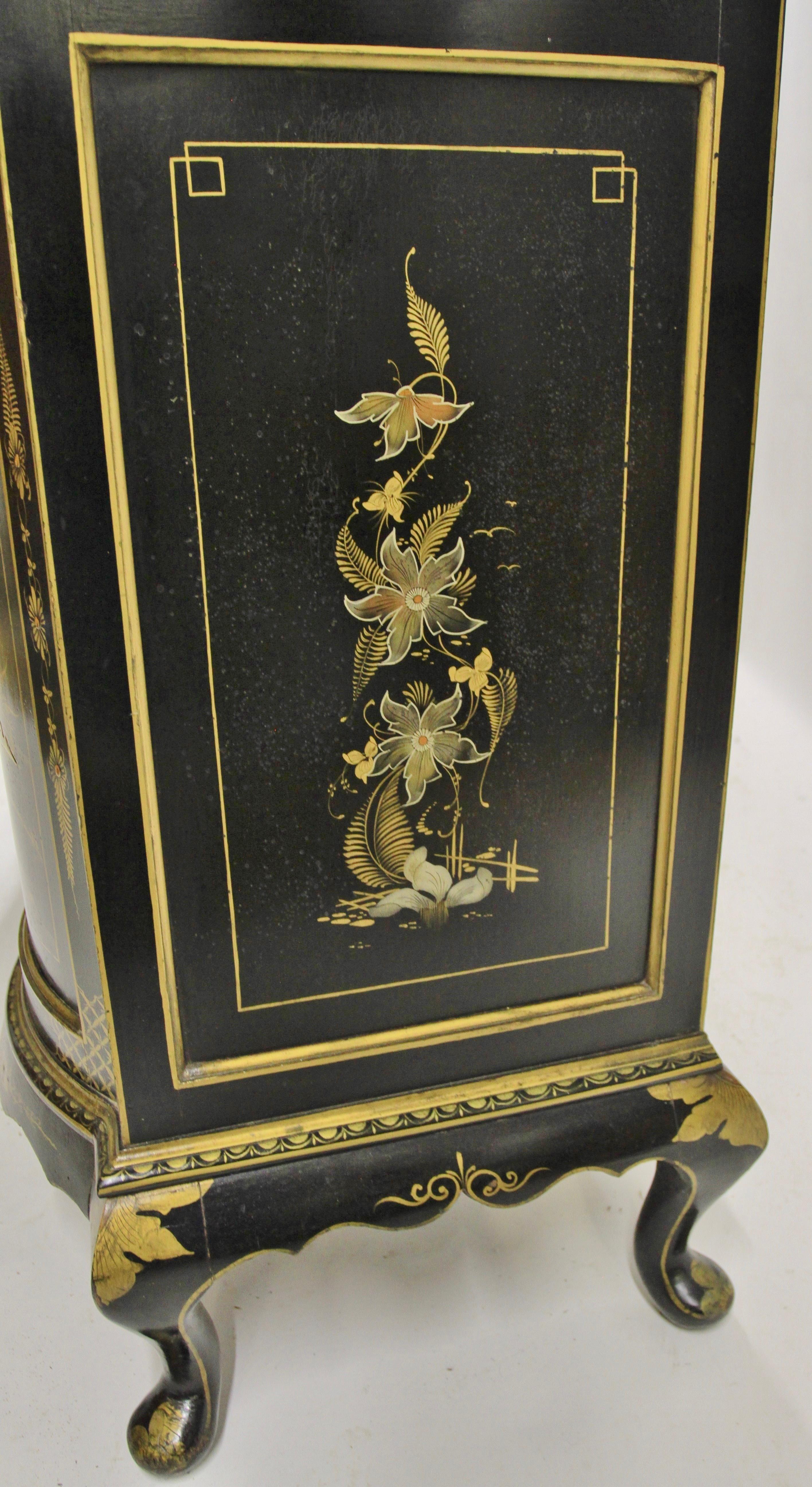 British Fine Edwardian Chinoiserie Decorated Display Cabinet  For Sale