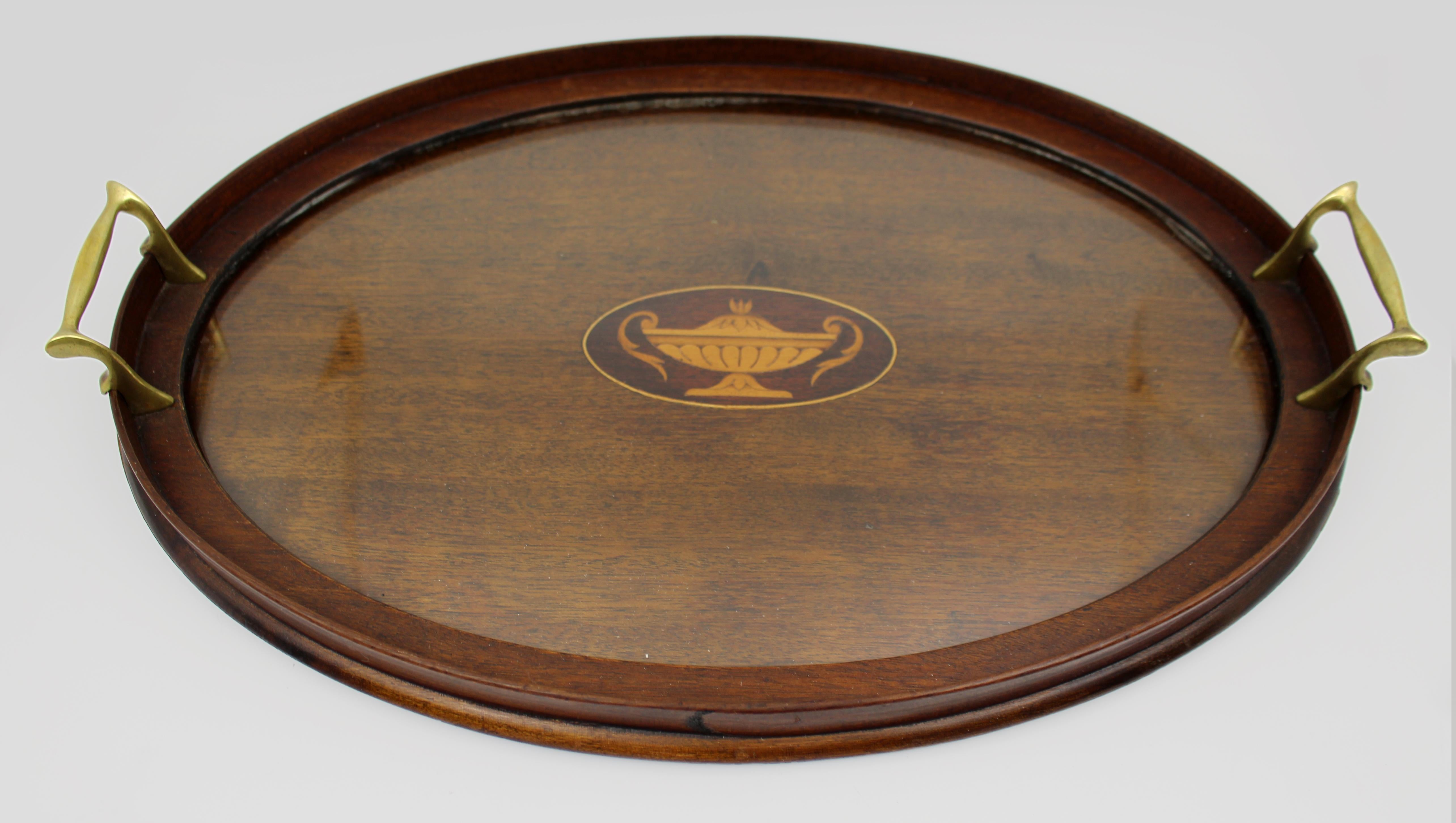 Britannico Vassoio ovale intarsiato in mogano e legno di raso di epoca edoardiana, 1900 ca. in vendita
