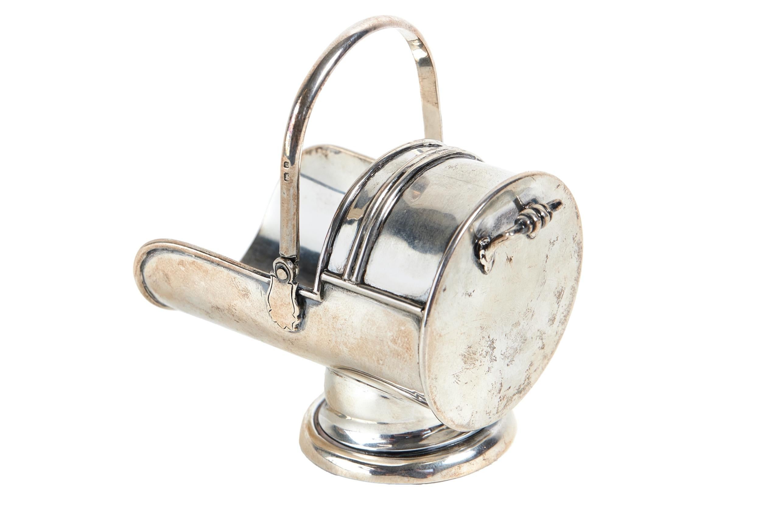 Fine Edwardian Silver novelty  coal Scuttle
Sugar Bowl, 
swing Handle , rolled detail around edges
Fine detail  made by quality silversmith,
Fine Condition No dents, 
Hallmarked Birmingham 1904, makers mark worn