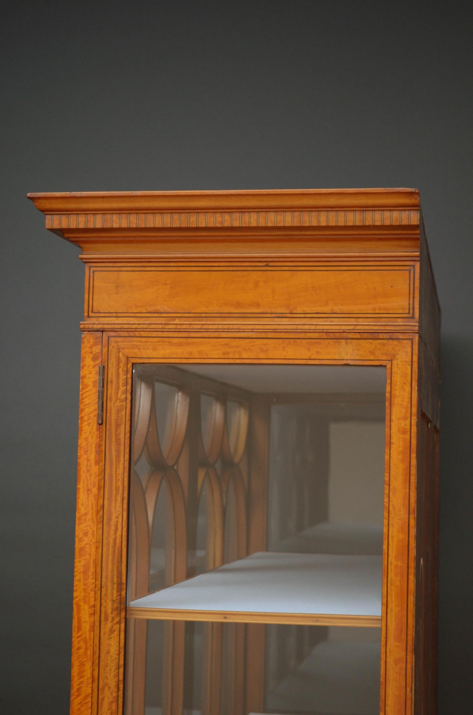 Fine Edwardian Satinwood Display Cabinet 14