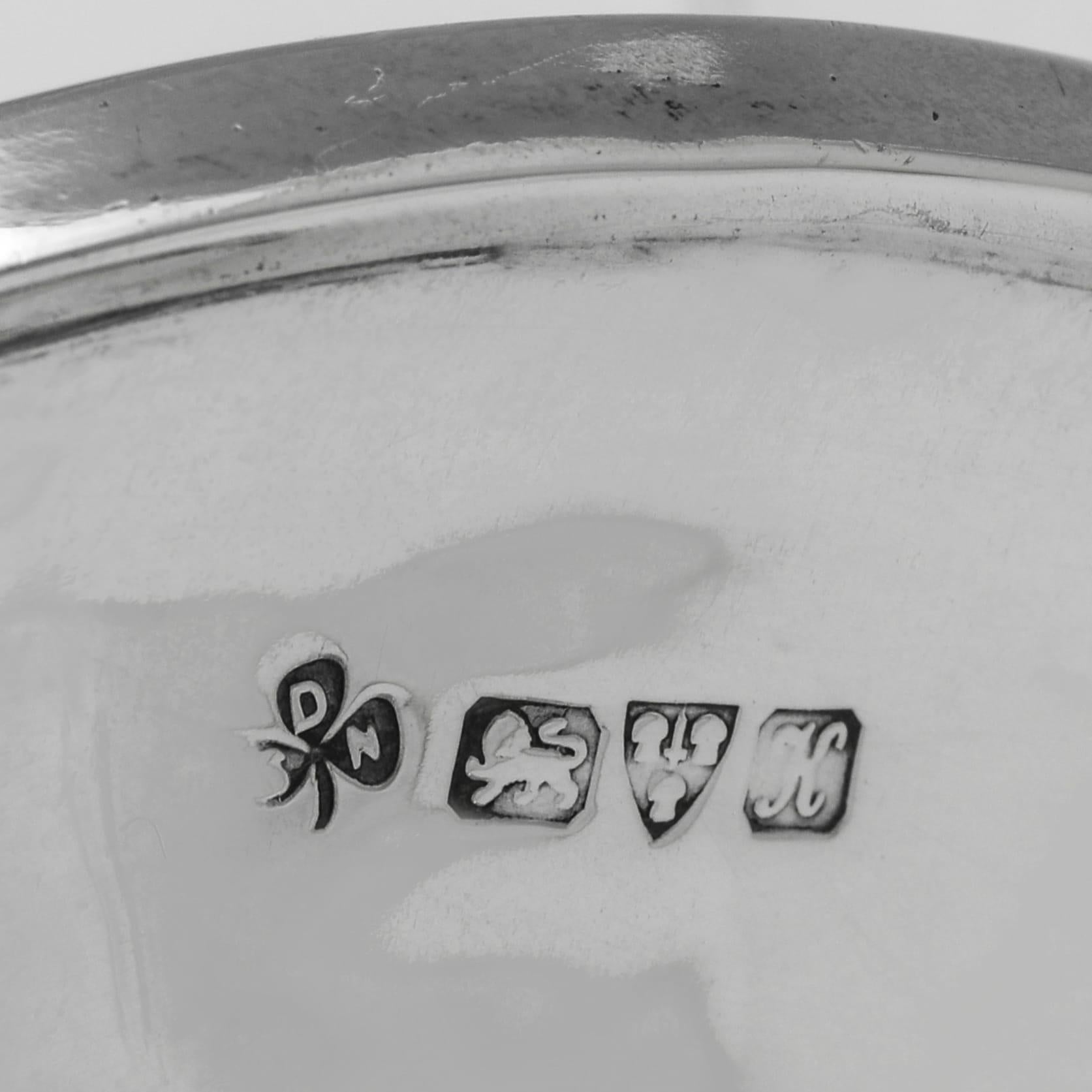 Inizio XX secolo Raffinato portavaso d'argento edoardiano di Sharman D. A. Neil, Sheffield 1910 in vendita