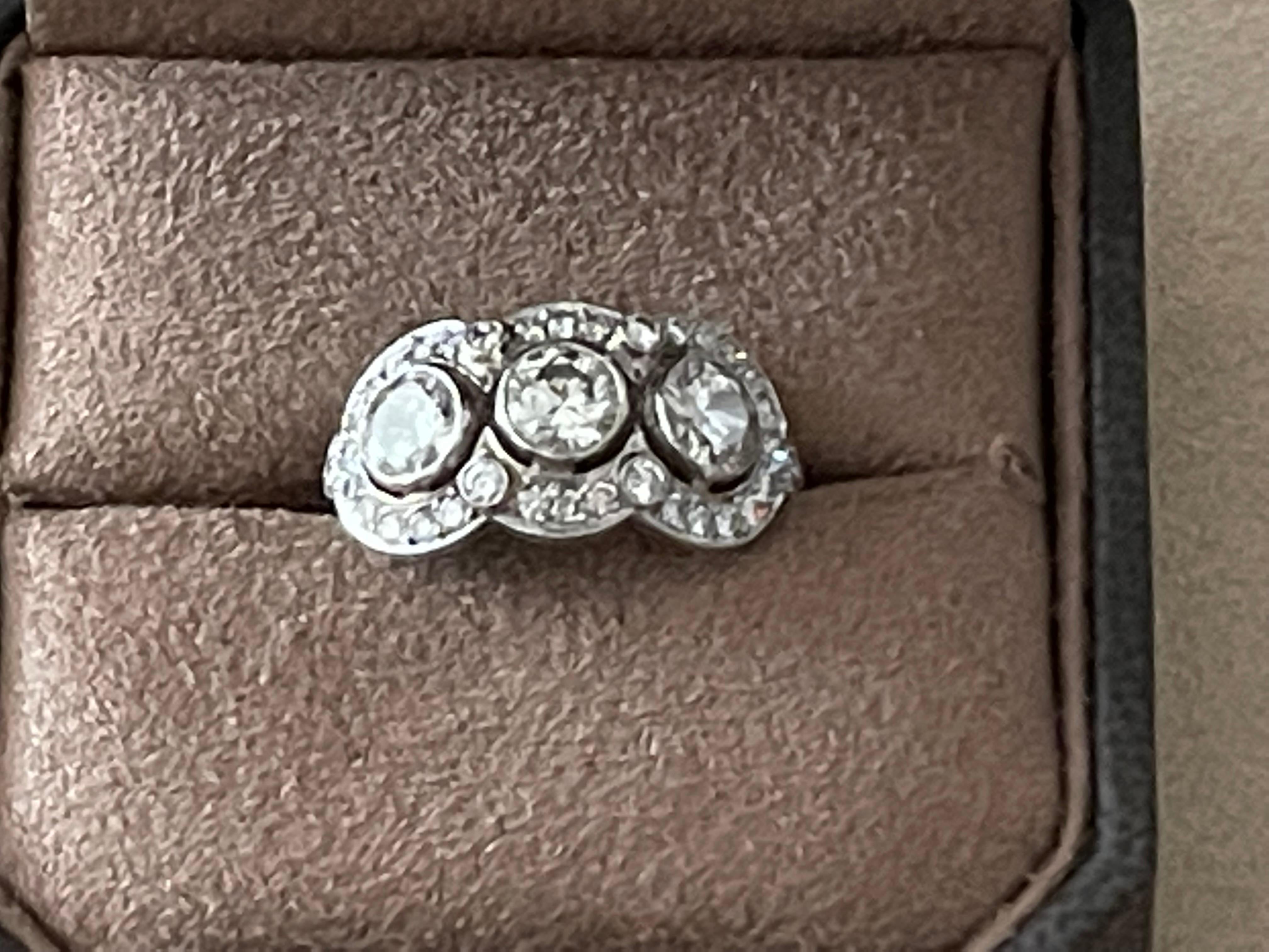 Feiner Edwardianischer Drei Stein Ring Platin Diamant Ring im Angebot 8