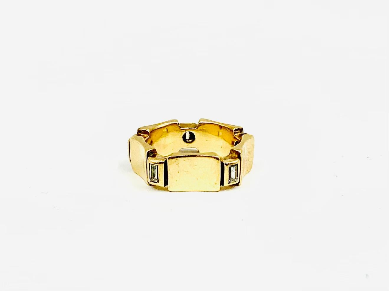 Fine Elegant Estate Art Deco Five Stone Diamond 14K Yellow Gold Band Ring In Good Condition For Sale In New York, NY