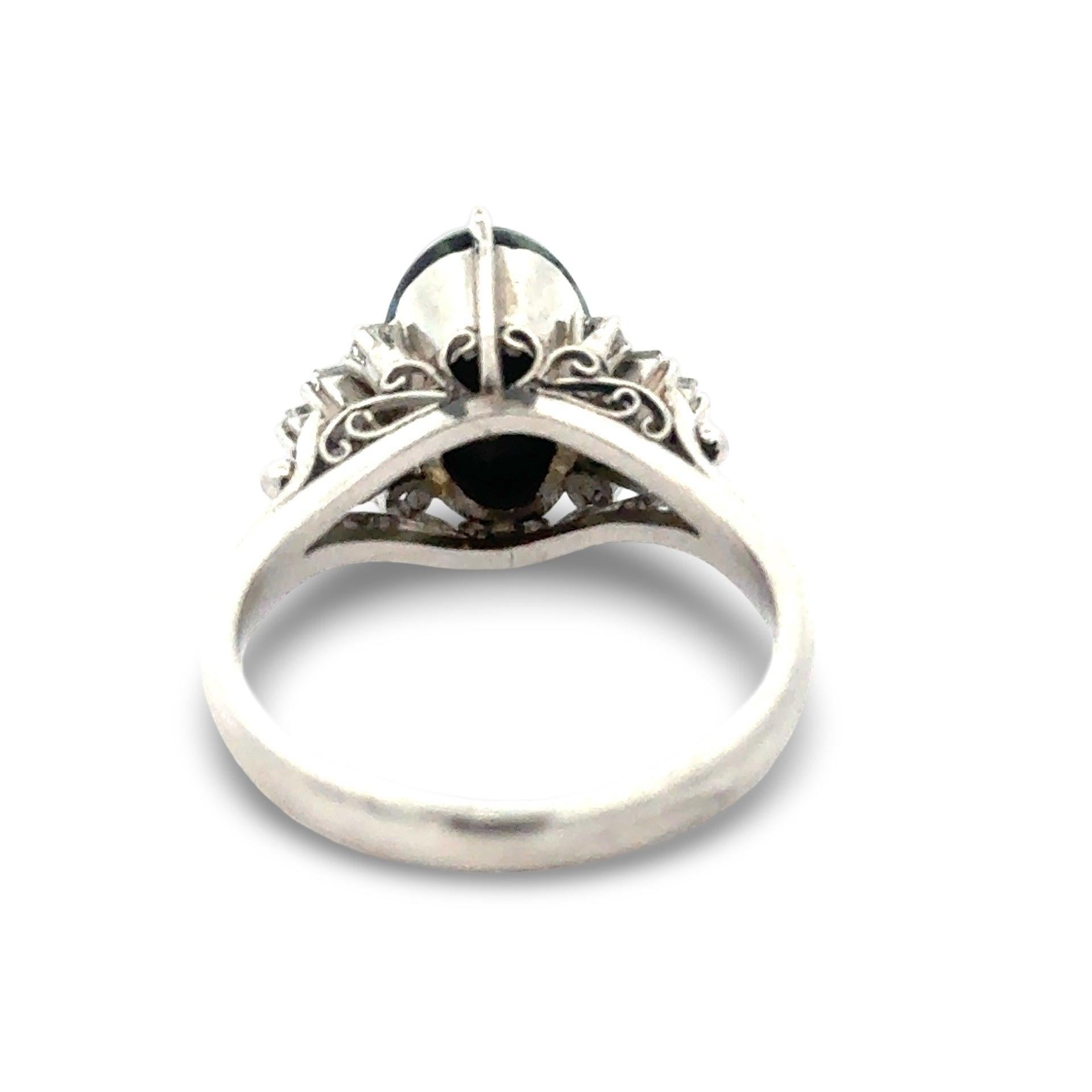 Feiner Smaragd und Diamant Platinring (Moderne) im Angebot