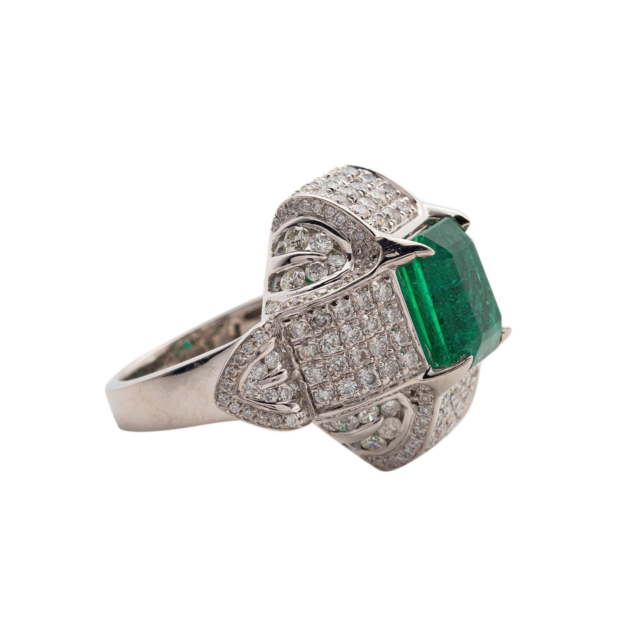 Fine Emerald and Diamond Ring In Good Condition In Palm Beach, FL